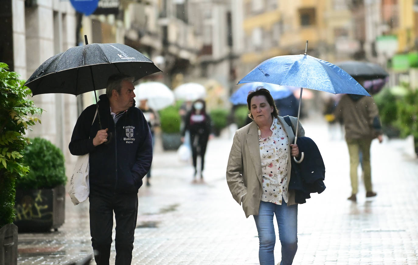 Fotos: La tormenta descarga sobre Valladolid a primera hora de la tarde del jueves