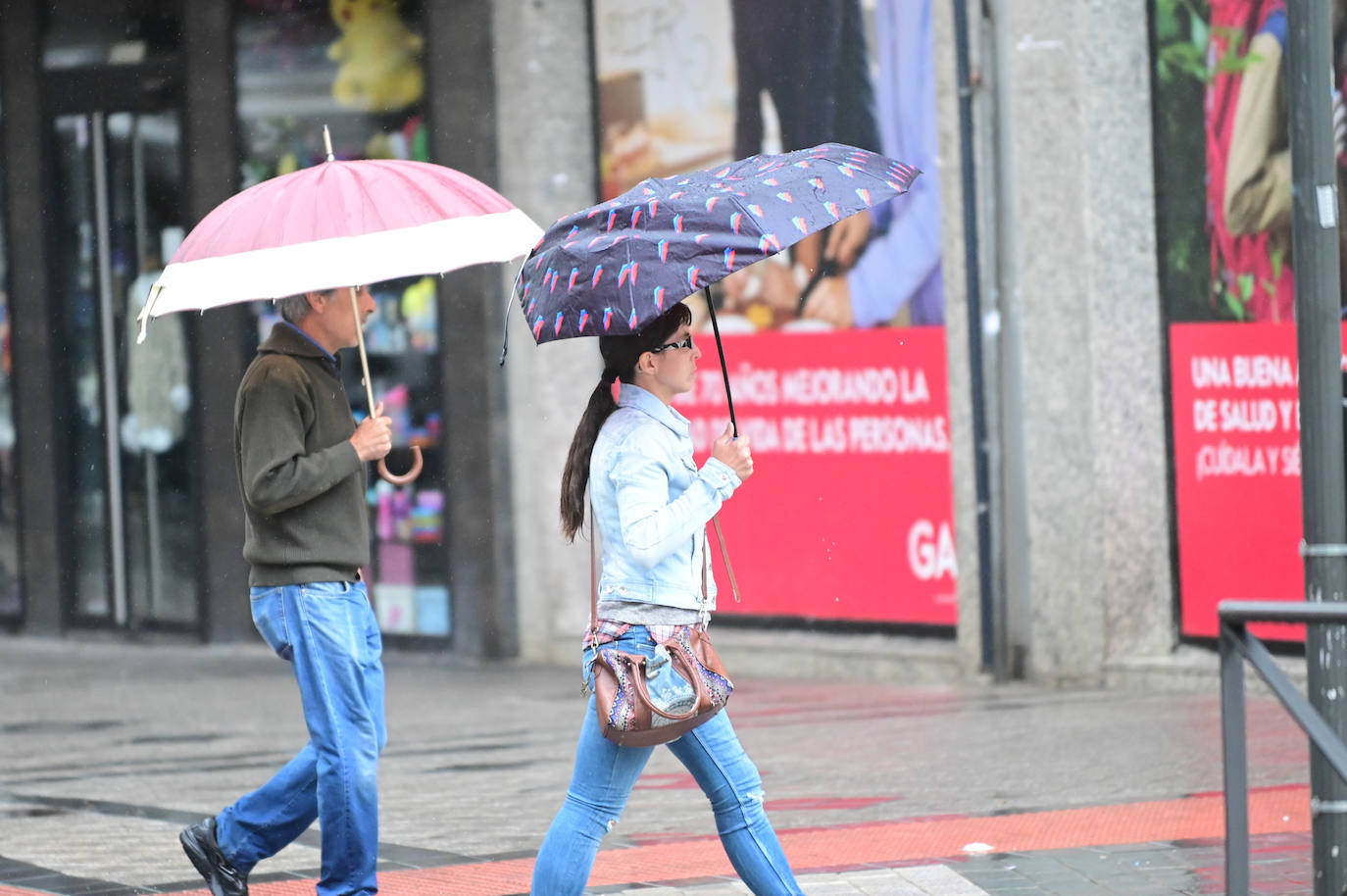 Fotos: La tormenta descarga sobre Valladolid a primera hora de la tarde del jueves