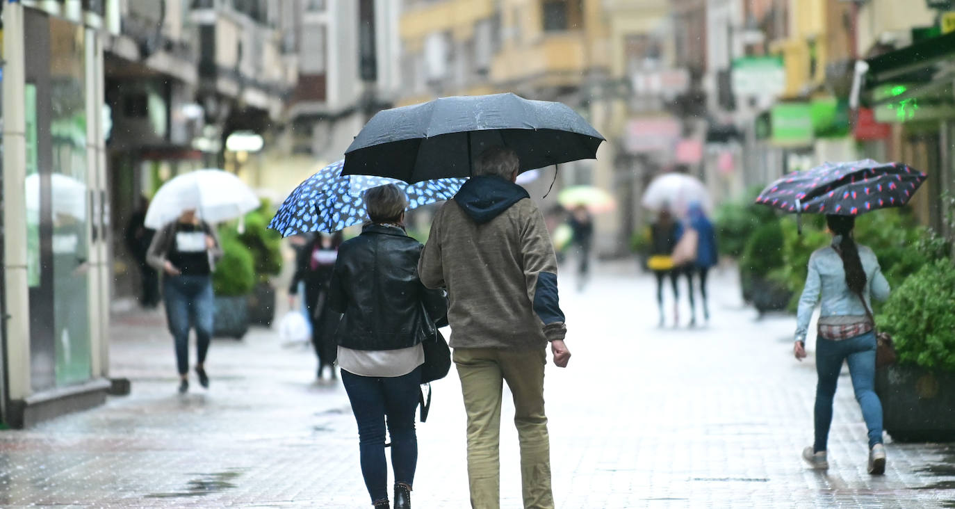 Fotos: La tormenta descarga sobre Valladolid a primera hora de la tarde del jueves