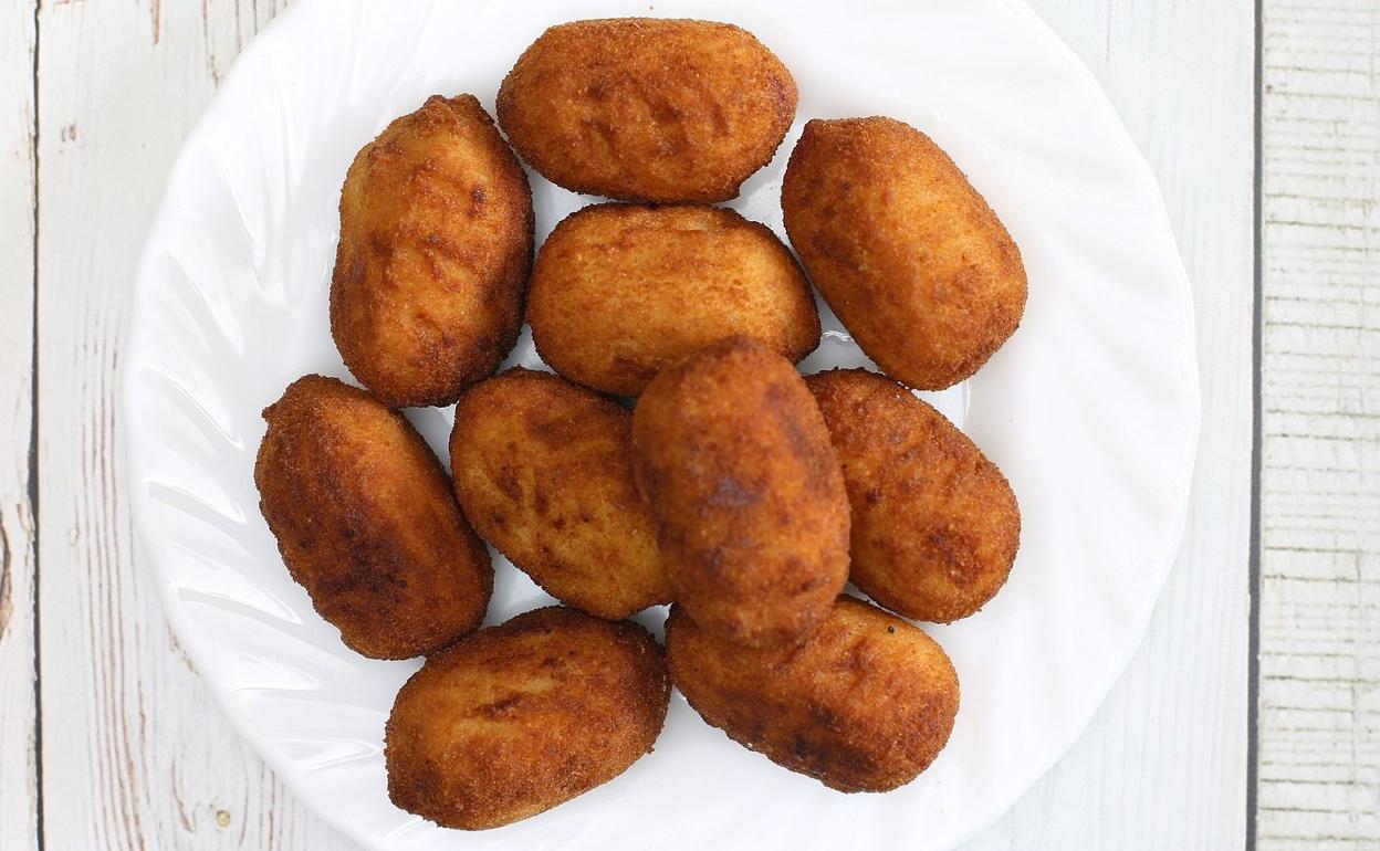 Croquetas de pollo listas para su consumo.