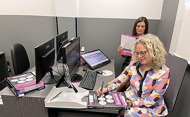 Eugenia Tejedor y Ana I. García, profesoras de Legislación e Informática. 