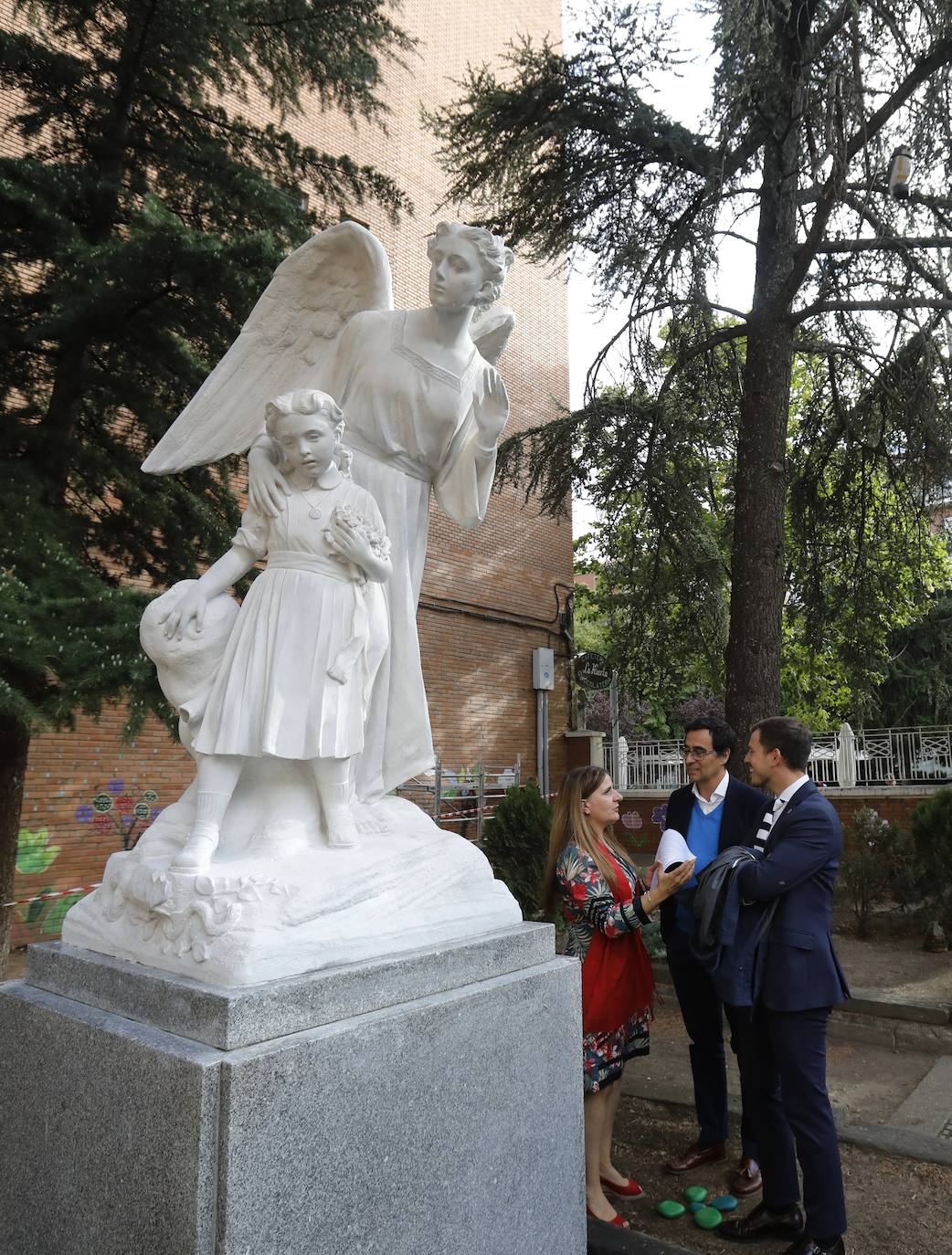 La figura de Mariano Timón de 1953 ha sido restaurada gracias a las aportaciones de las familias. 