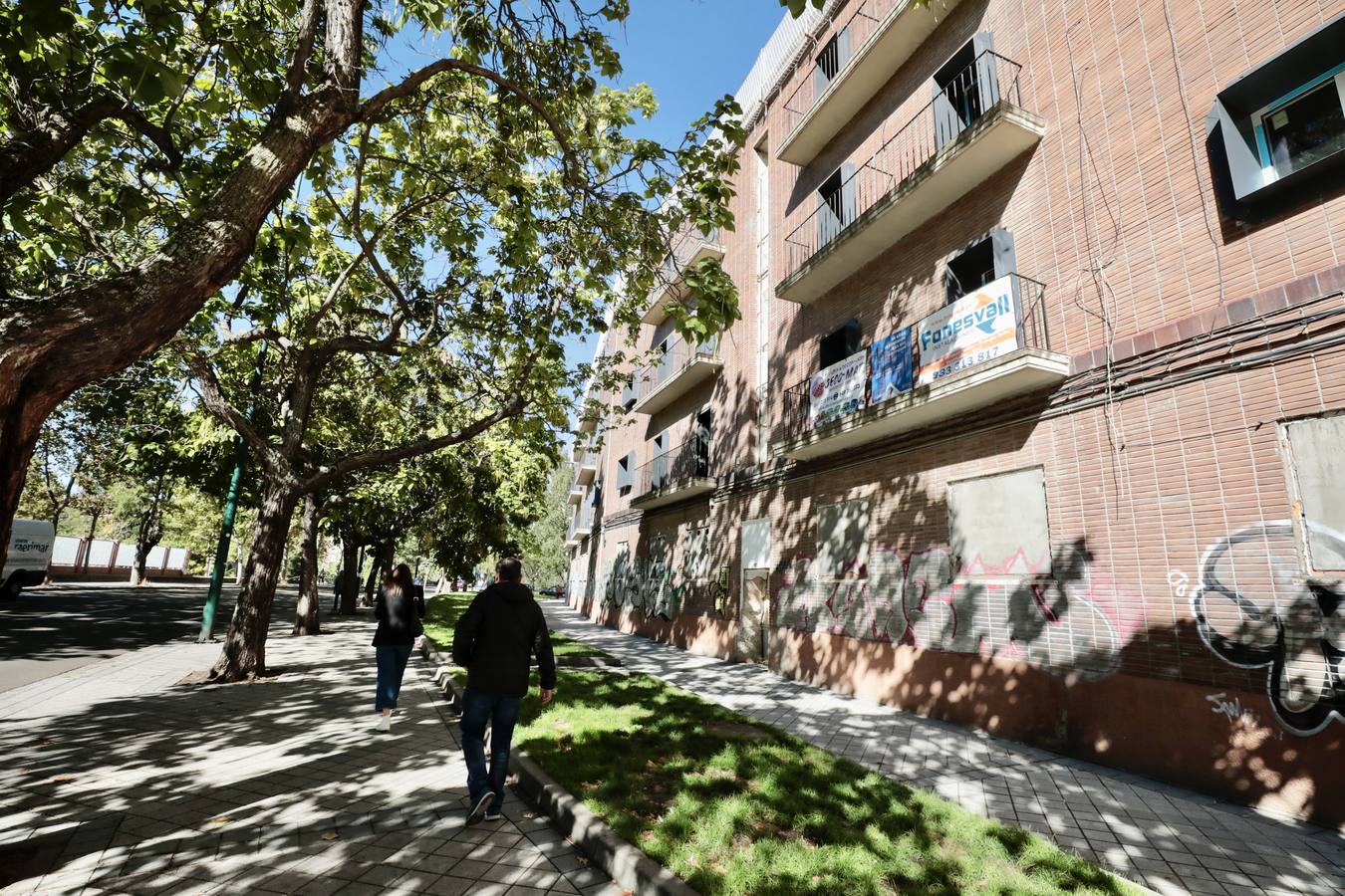 Fotos: El Ayuntamiento de Valladolid mejorará el aspecto de la venida Reyes Católicos de Valladolid