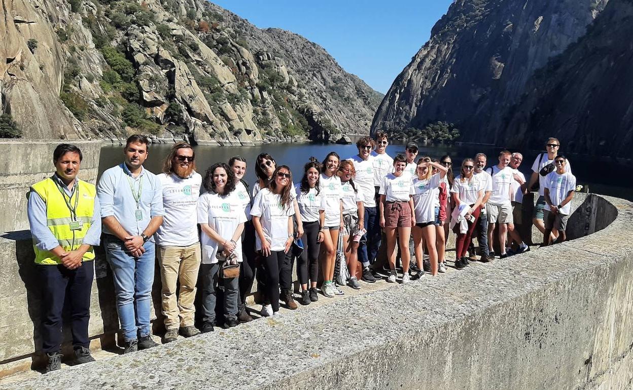Ingenieros Greenpeg visitan la presa de Aldeadavila.