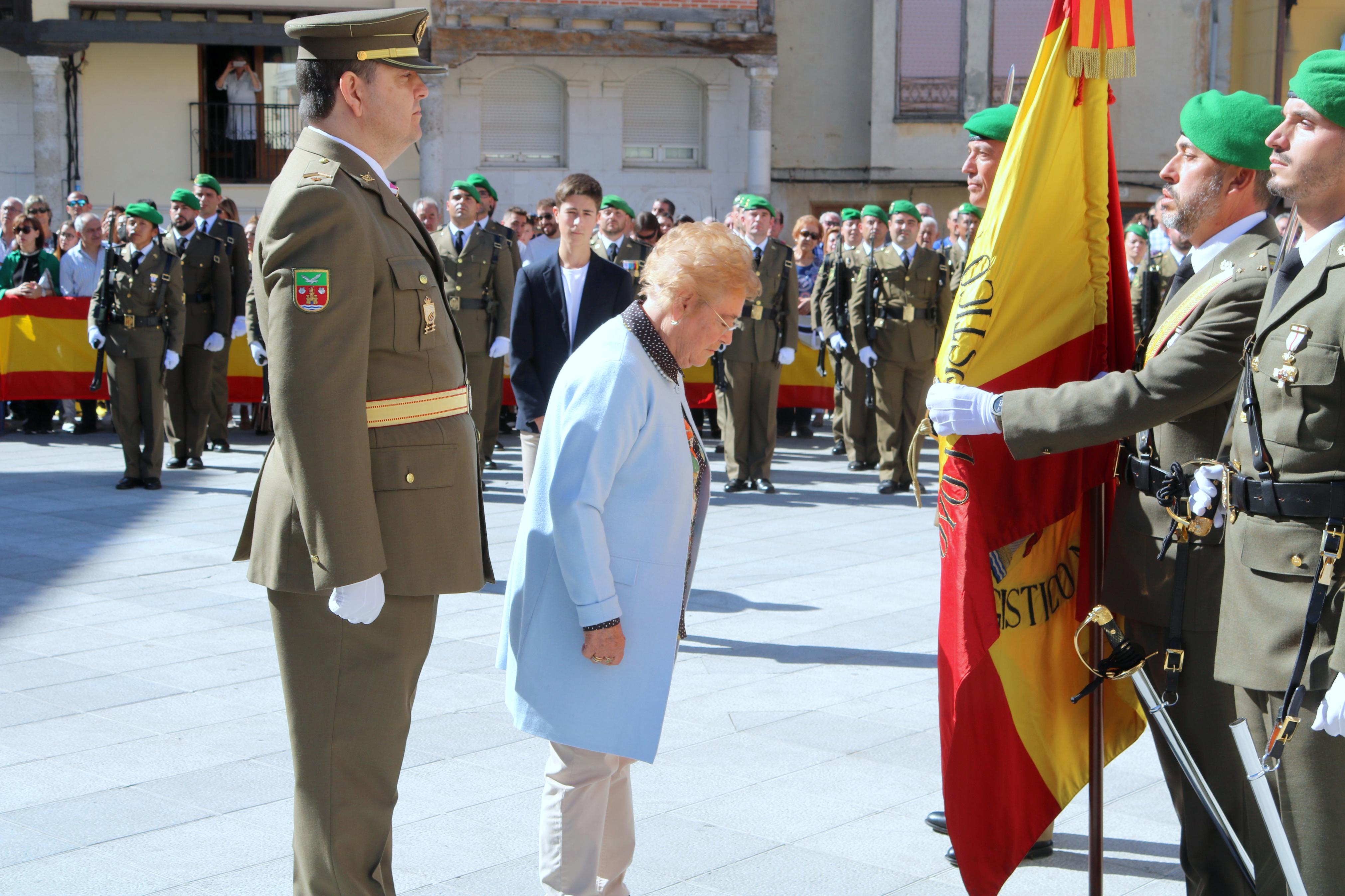 Alrededor de ochenta personas juran ante la Enseña Nacional