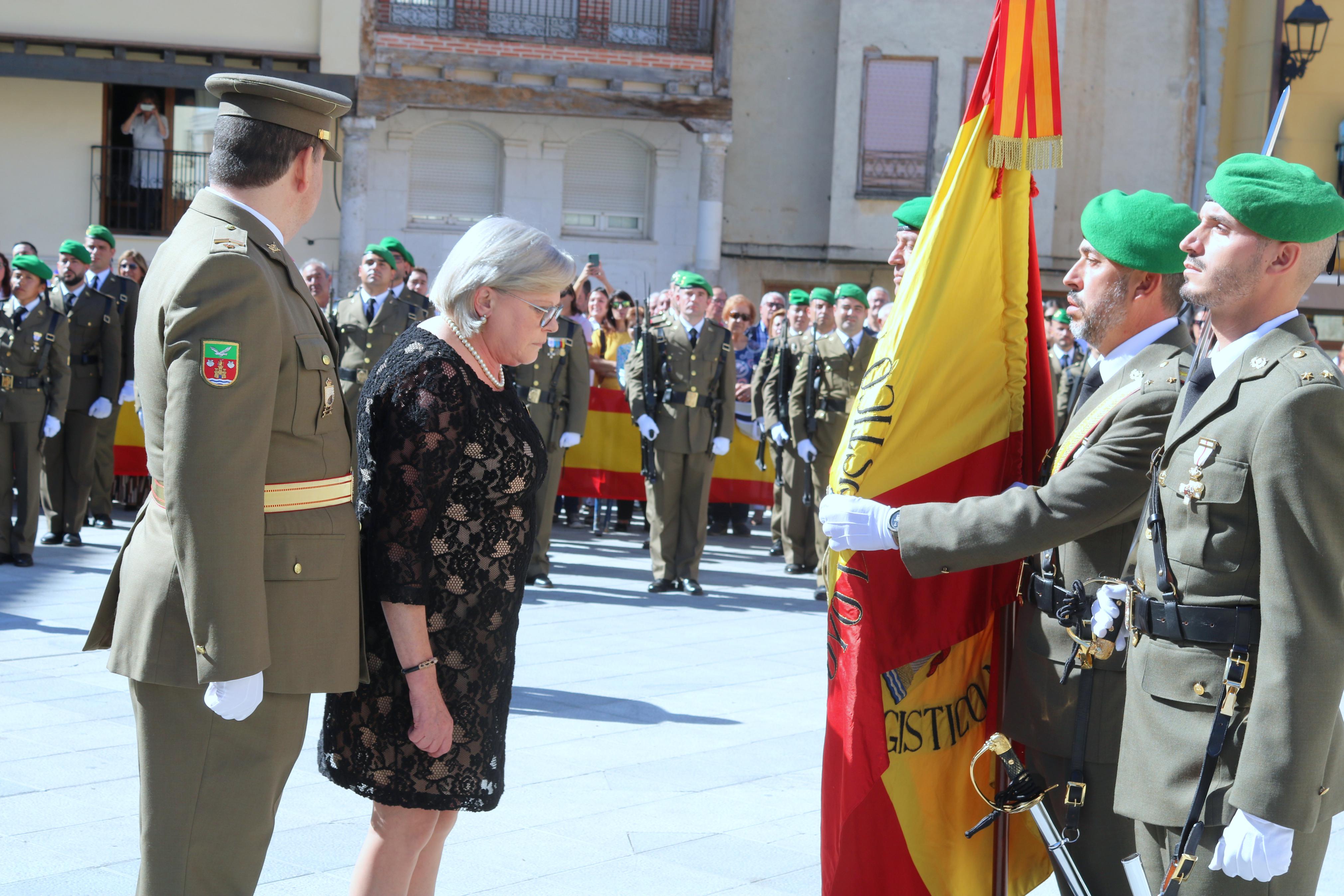 Alrededor de ochenta personas juran ante la Enseña Nacional