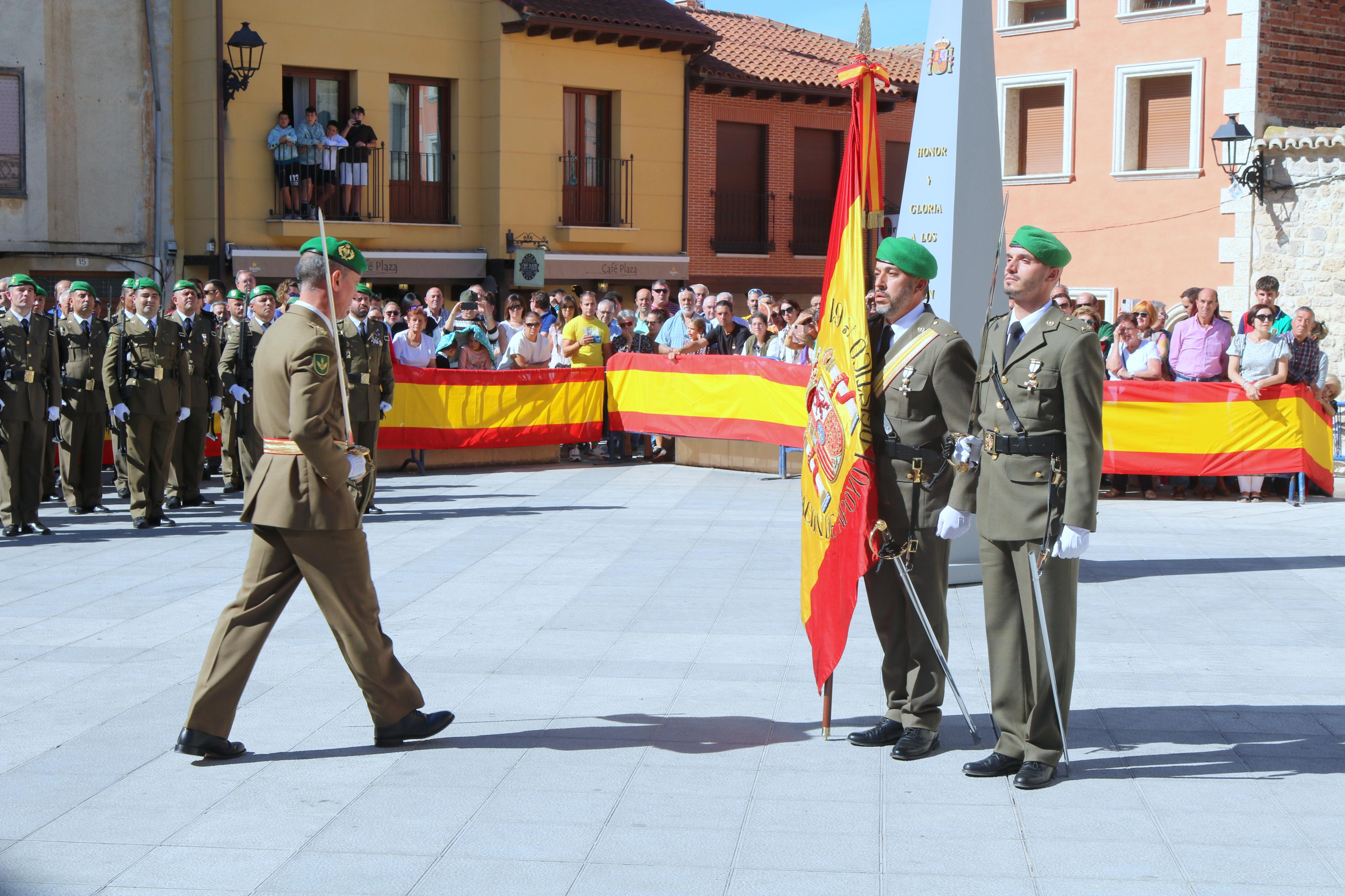 Alrededor de ochenta personas juran ante la Enseña Nacional