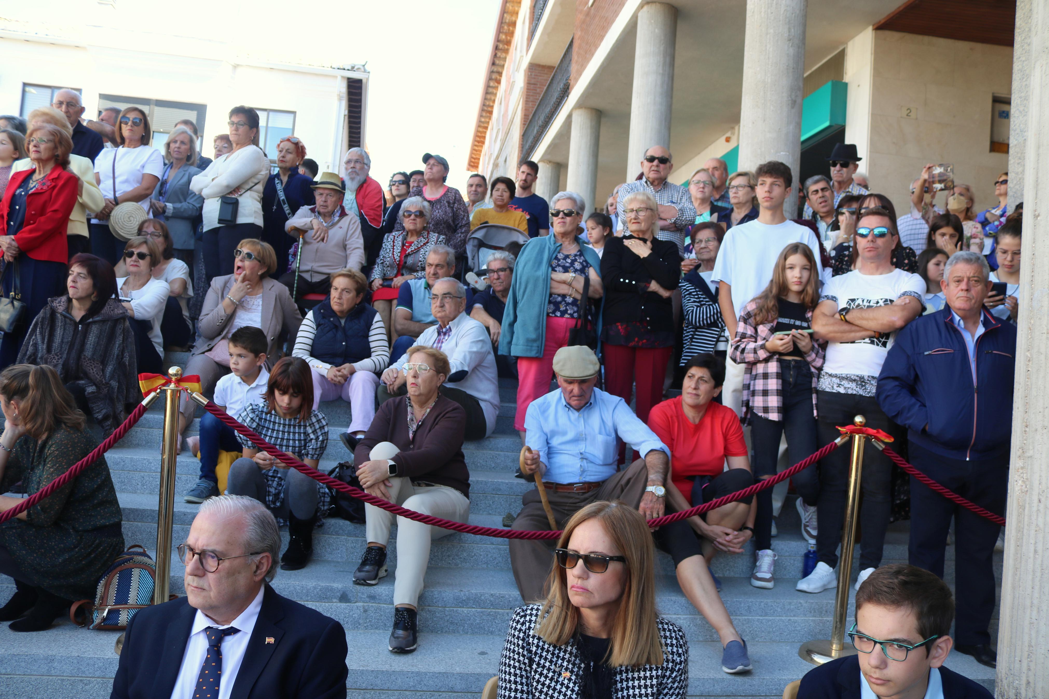 Alrededor de ochenta personas juran ante la Enseña Nacional