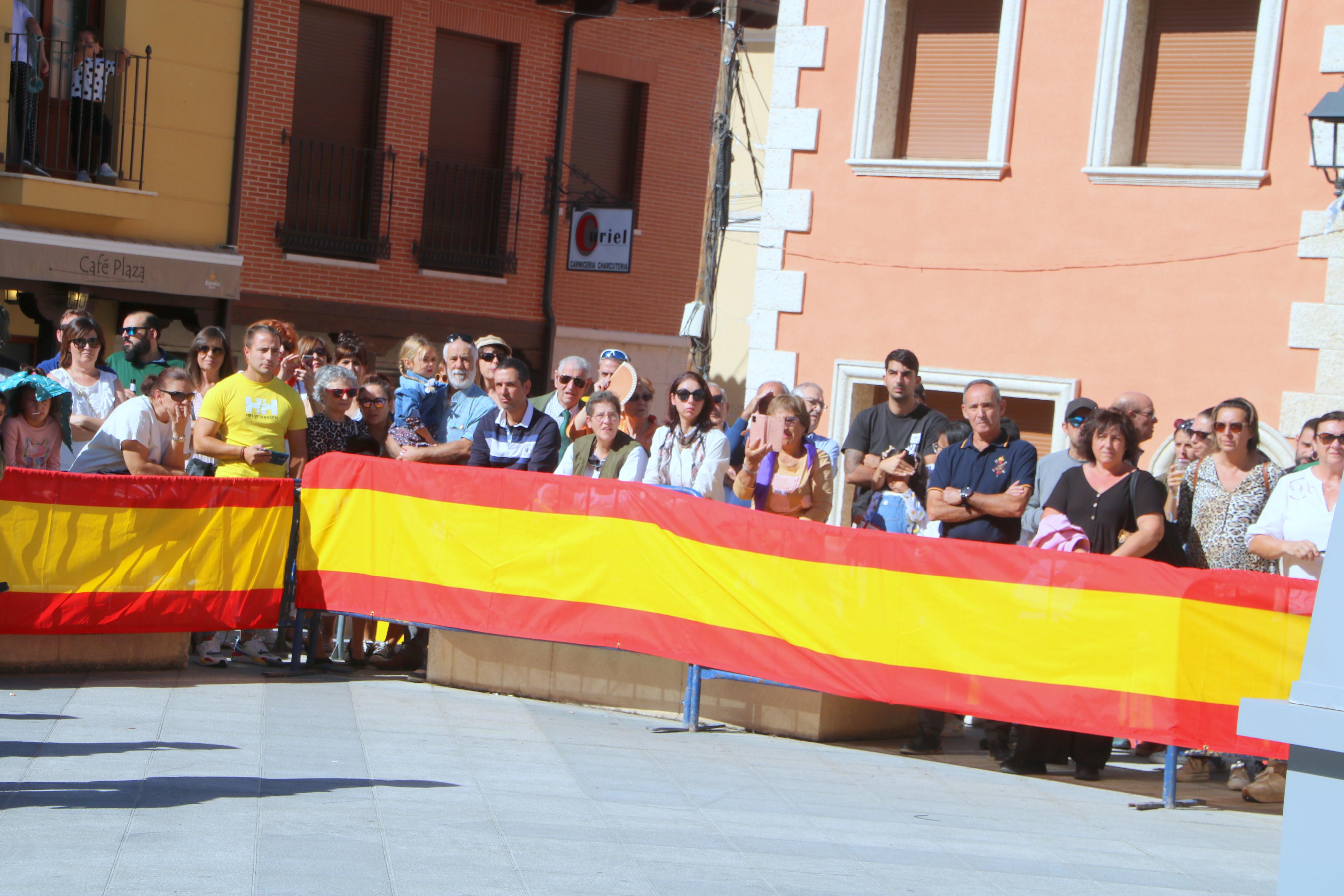 Alrededor de ochenta personas juran ante la Enseña Nacional