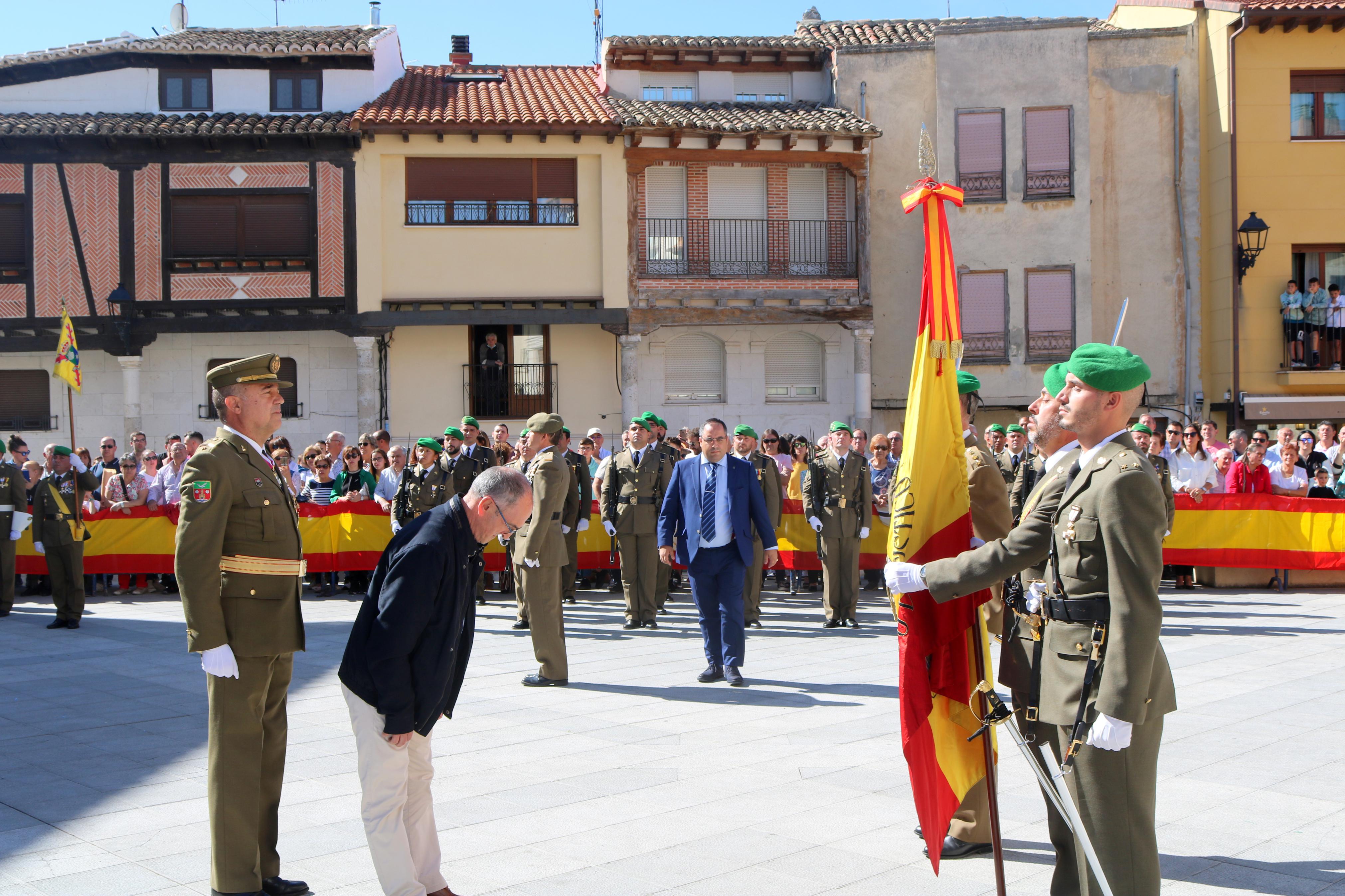 Alrededor de ochenta personas juran ante la Enseña Nacional