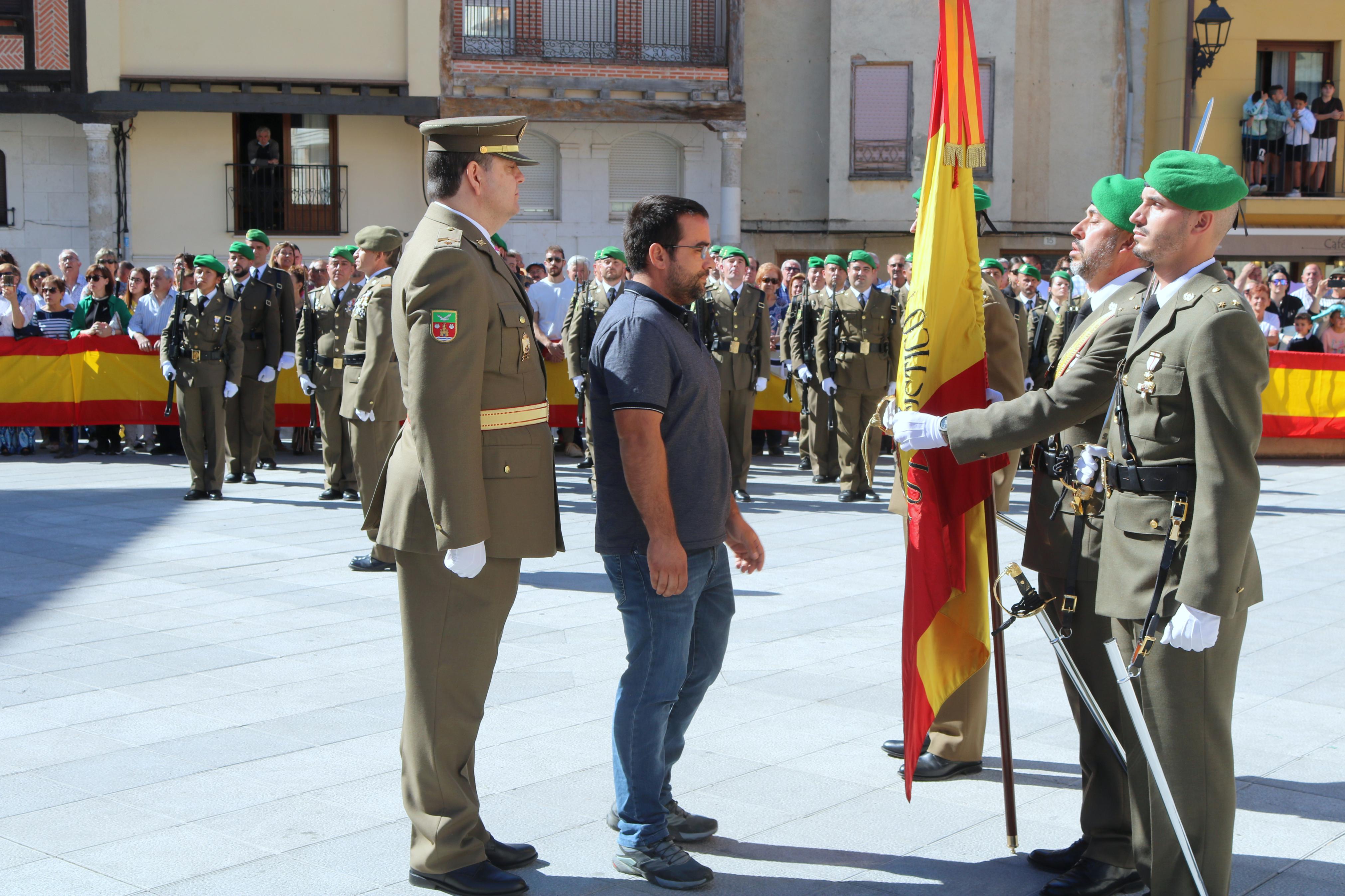 Alrededor de ochenta personas juran ante la Enseña Nacional