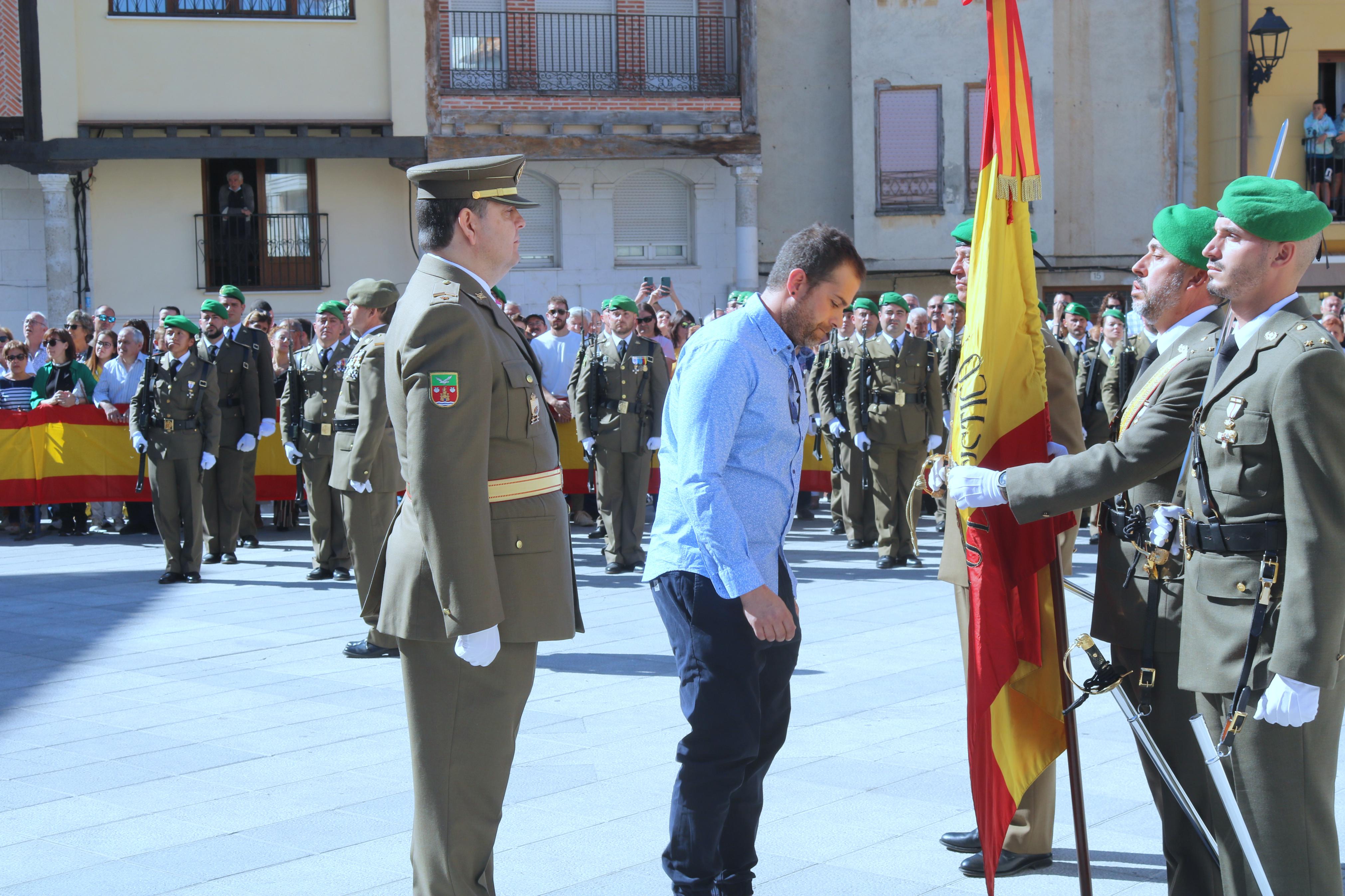 Alrededor de ochenta personas juran ante la Enseña Nacional