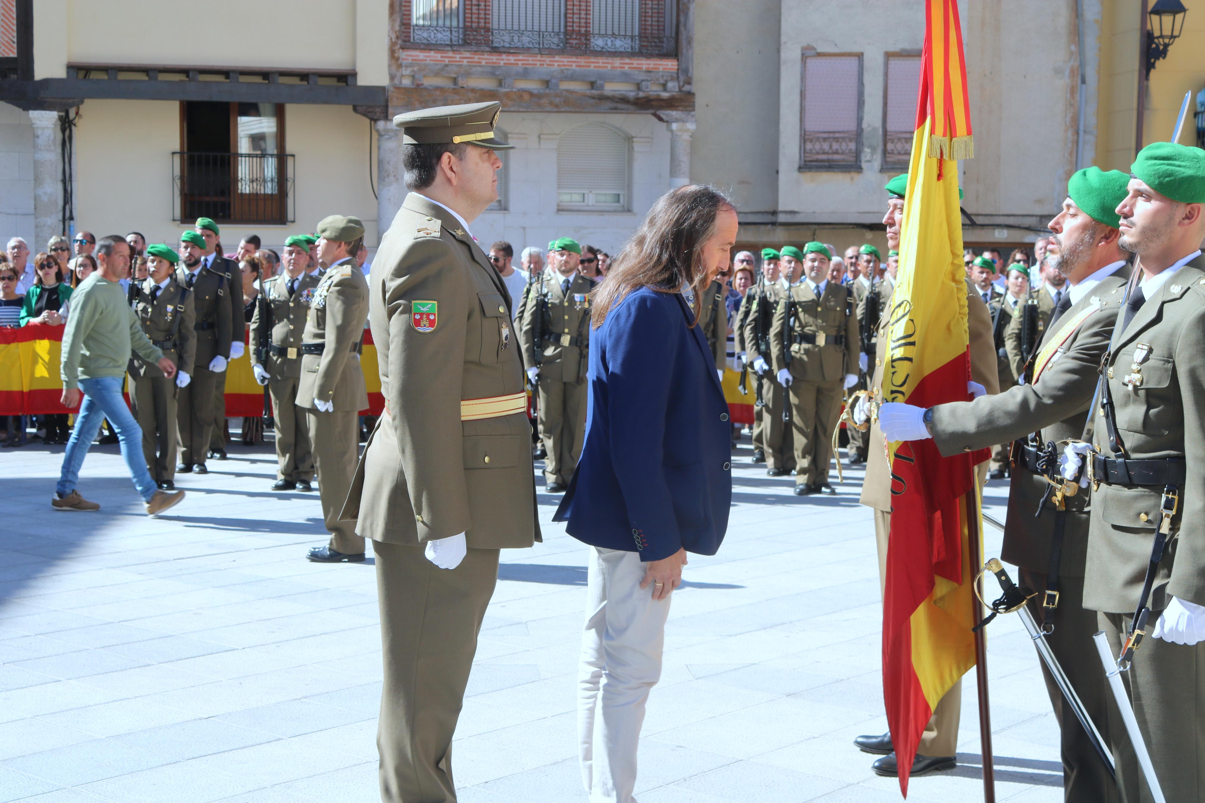 Alrededor de ochenta personas juran ante la Enseña Nacional