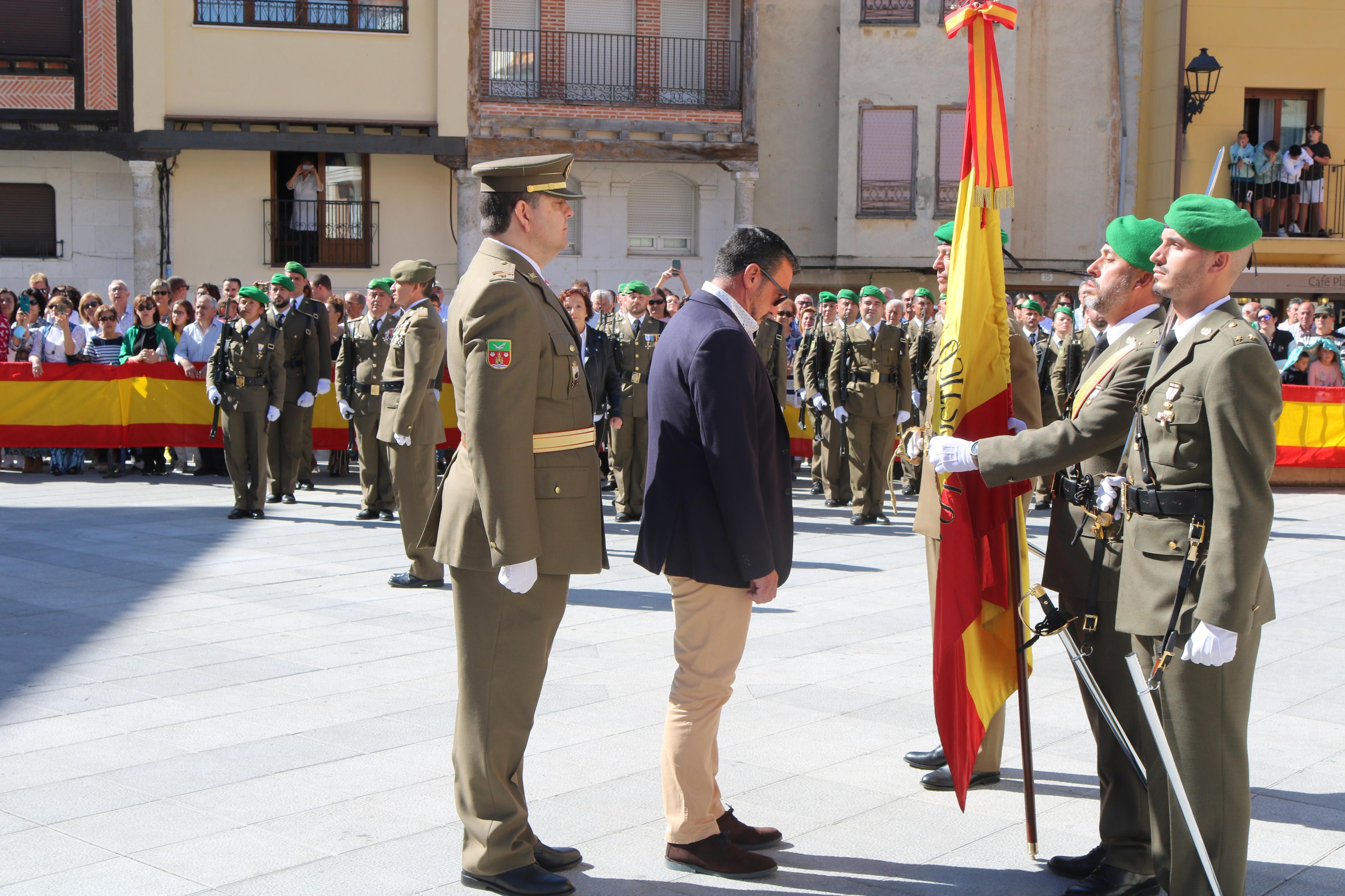 Alrededor de ochenta personas juran ante la Enseña Nacional