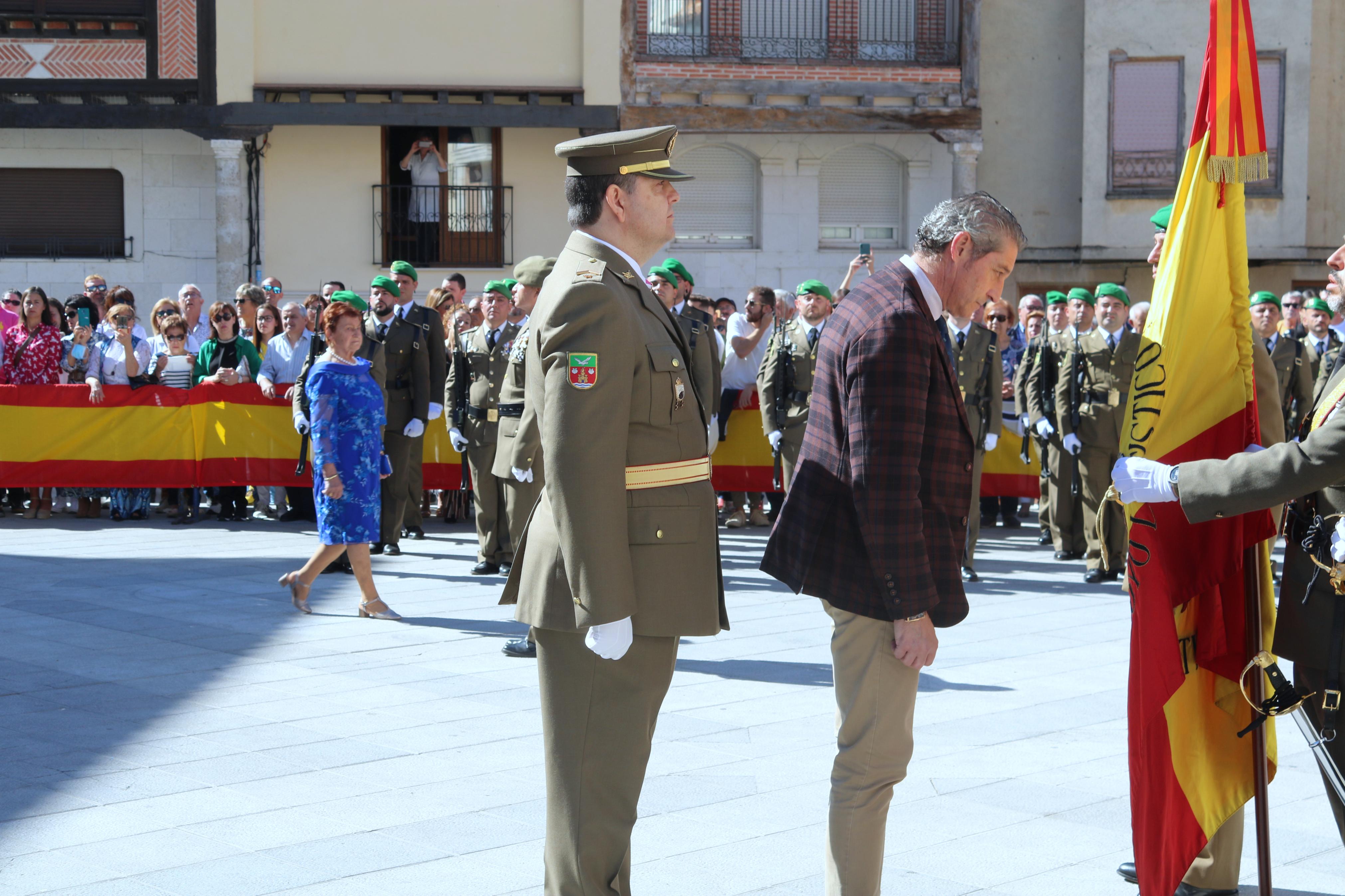 Alrededor de ochenta personas juran ante la Enseña Nacional