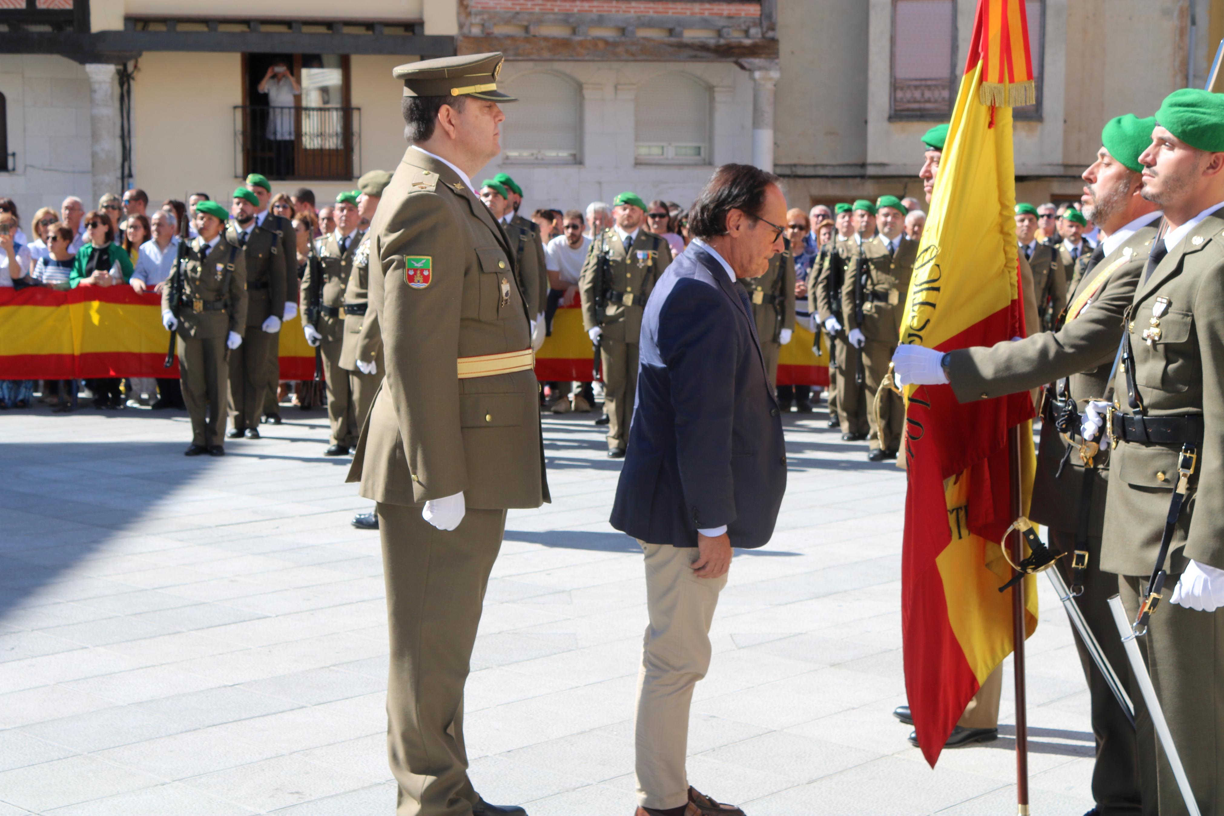 Alrededor de ochenta personas juran ante la Enseña Nacional