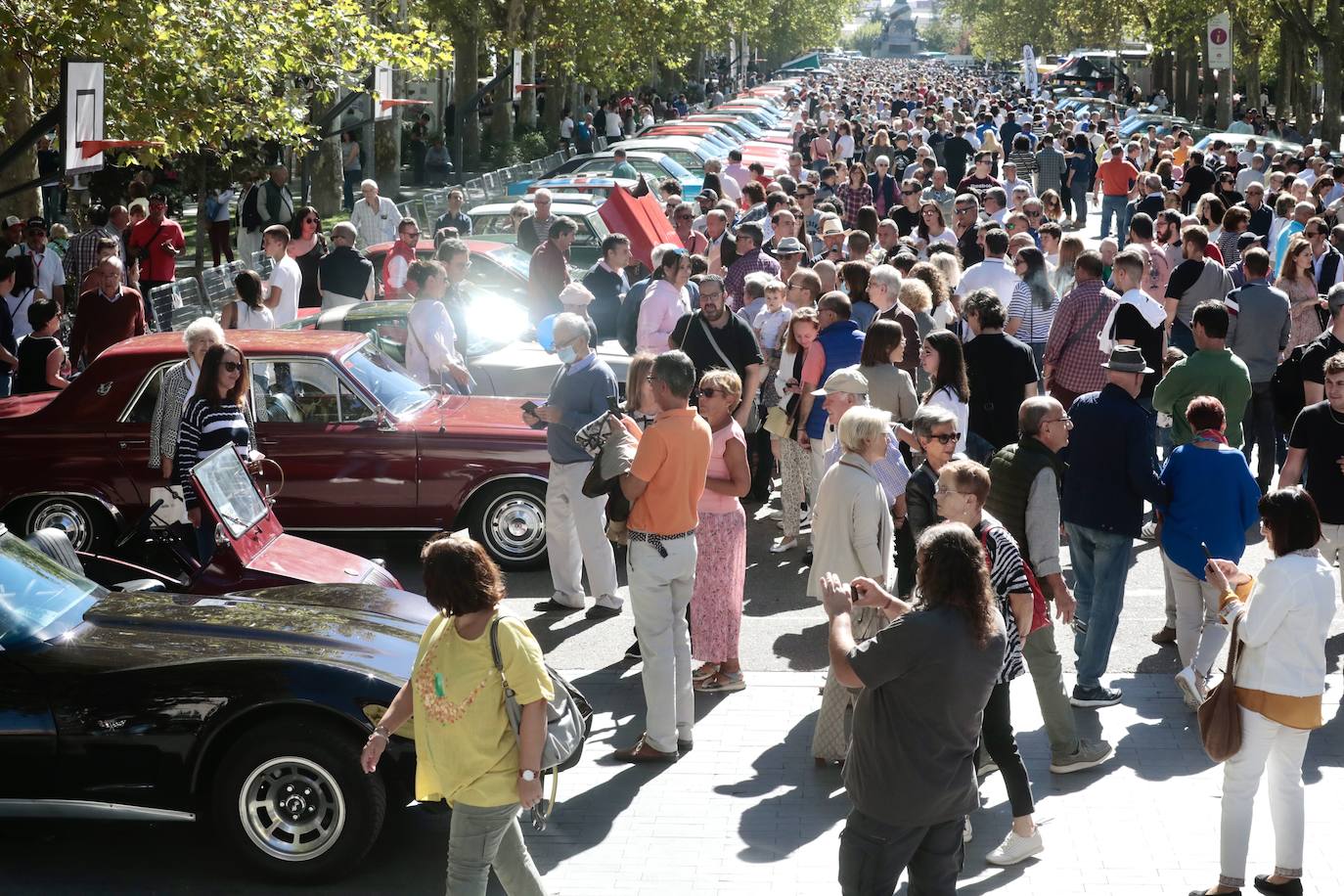 Fotos: Miles de personas disfrutan del Valladolid Motor Vintage (2/3)