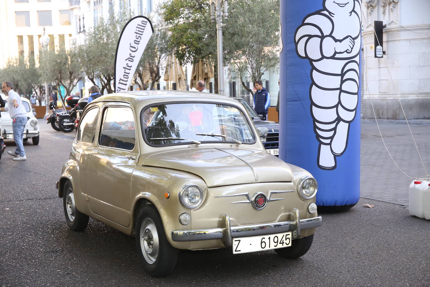 Fotos: Galería de fotos | Llegada de los participantes al Valladolid Motor Vintage 2/3