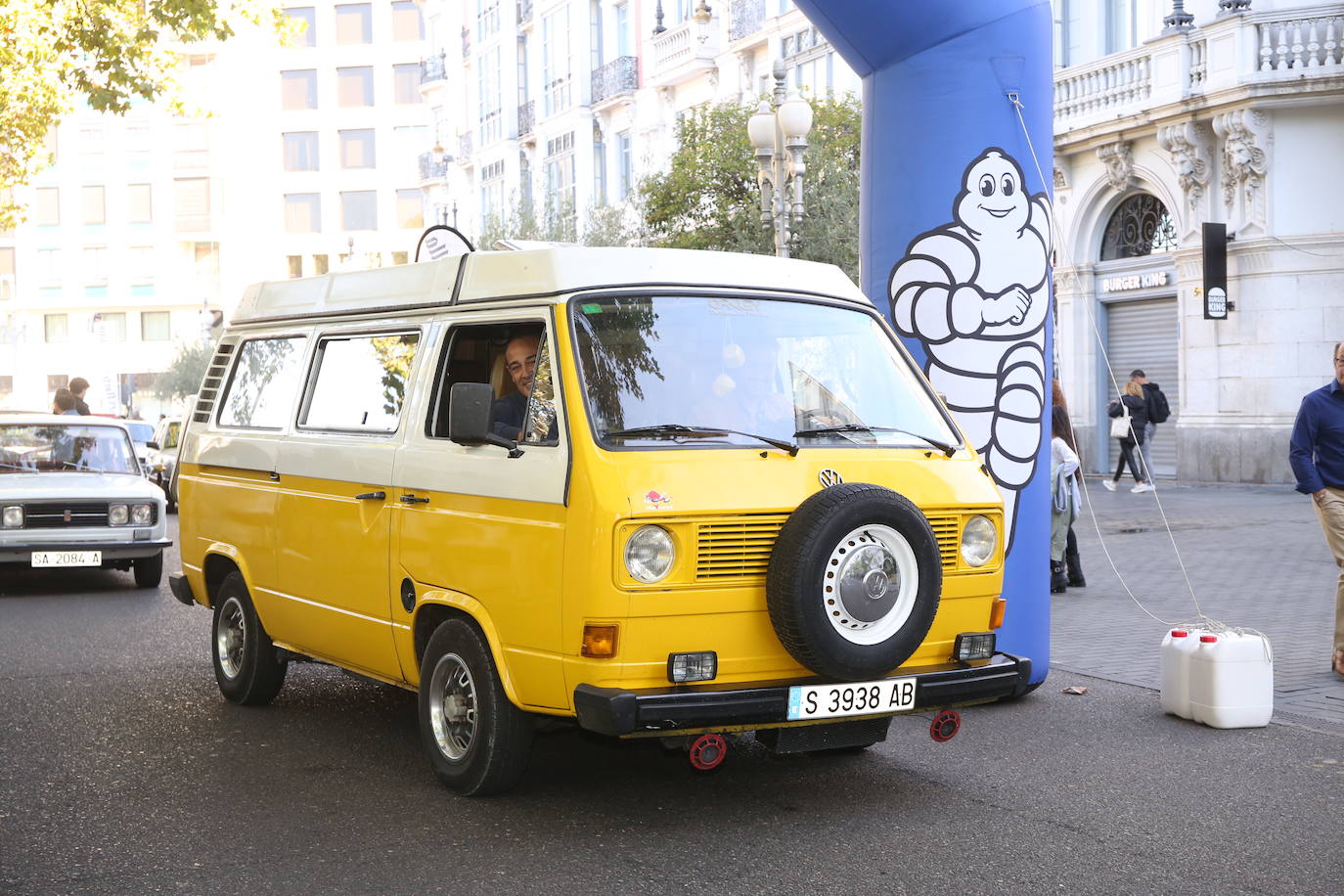 Fotos: Galería de fotos | Llegada de los participantes al Valladolid Motor Vintage 2/3