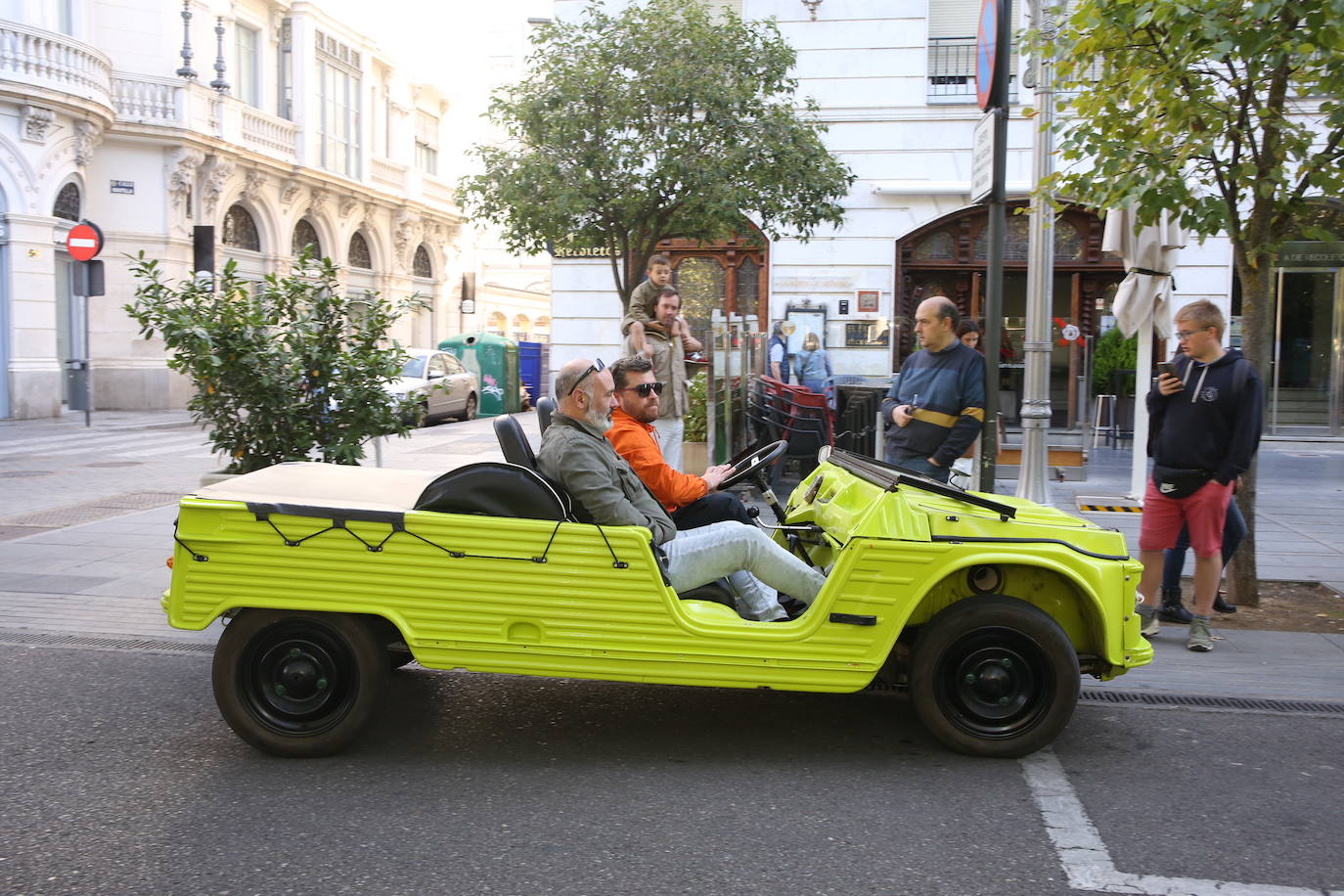 Fotos: Galería de fotos | Llegada de los participantes al Valladolid Motor Vintage 2/3