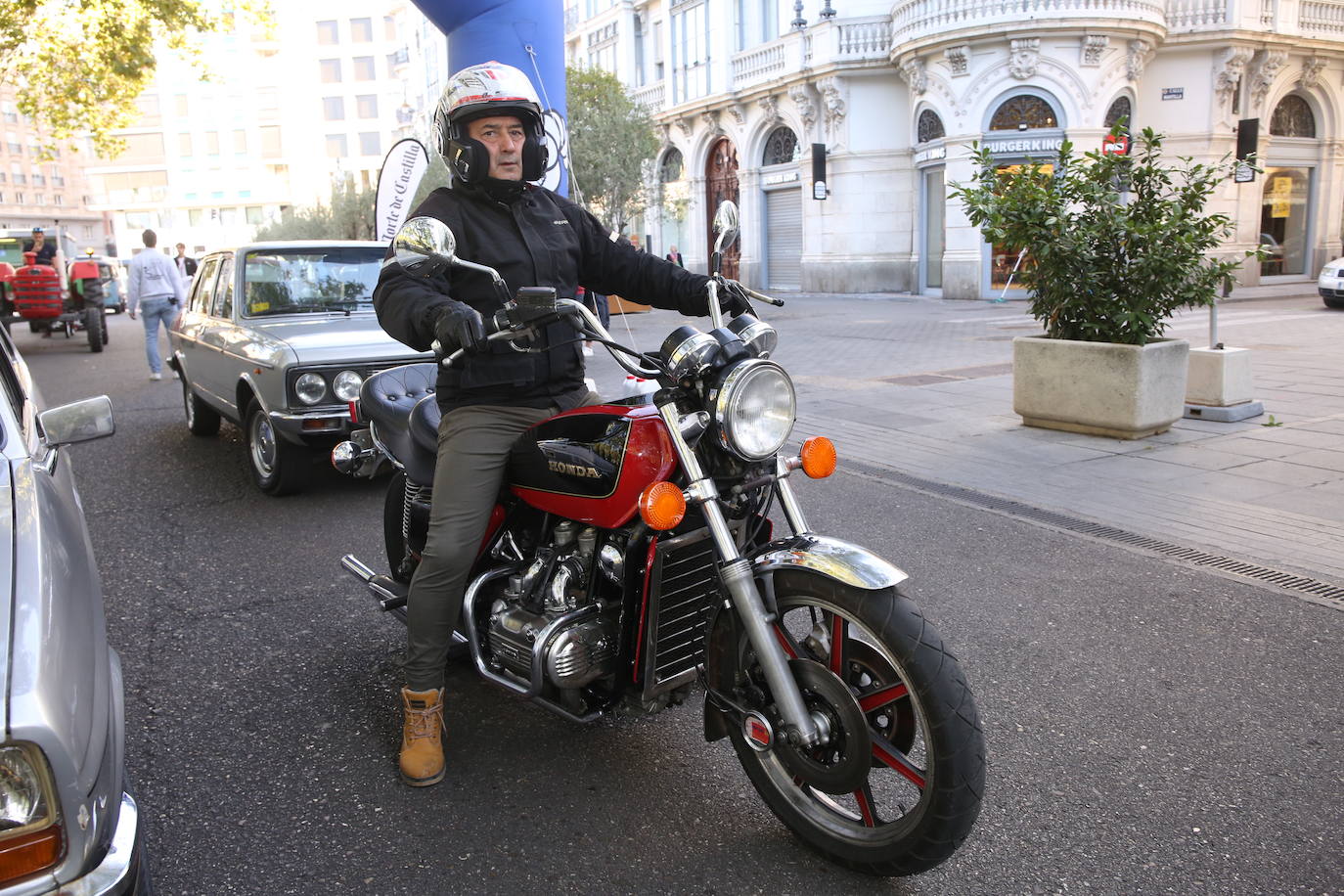 Fotos: Galería de fotos | Llegada de los participantes al Valladolid Motor Vintage 2/3