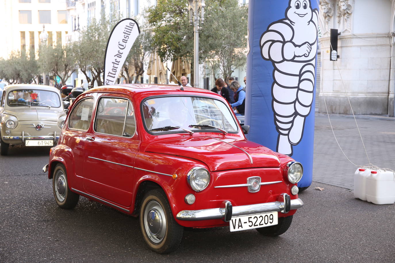 Fotos: Galería de fotos | Llegada de los participantes al Valladolid Motor Vintage 2/3