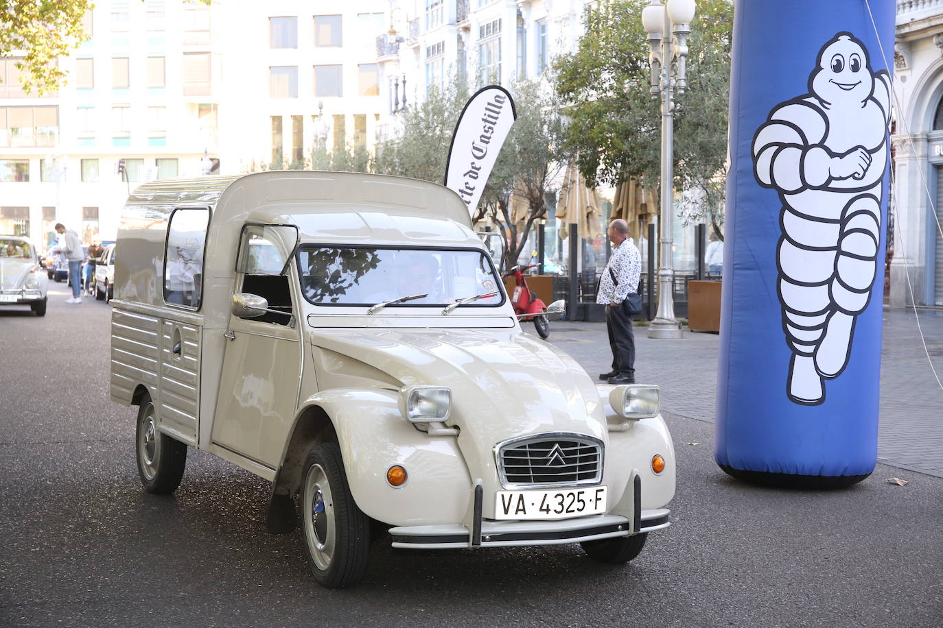 Fotos: Galería de fotos | Llegada de los participantes al Valladolid Motor Vintage 2/3