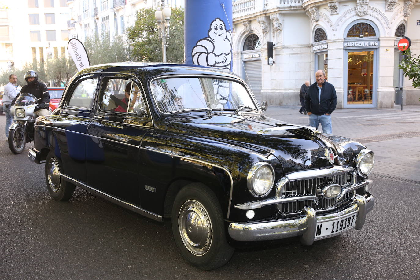 Fotos: Galería de fotos | Llegada de los participantes al Valladolid Motor Vintage 2/3