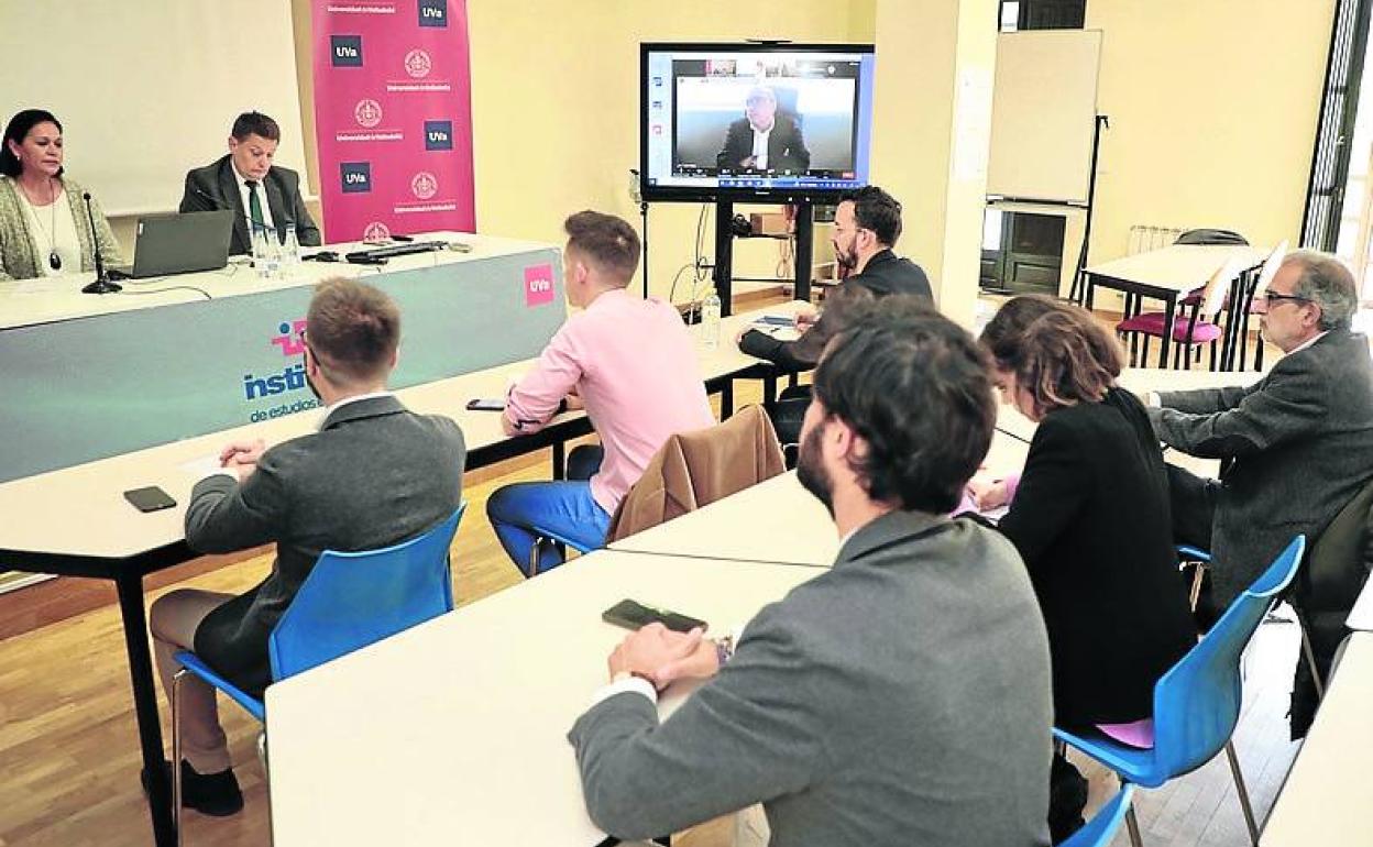 Jornada de análisis en la UVA sobre el futuro de los jóvenes investigadores. 