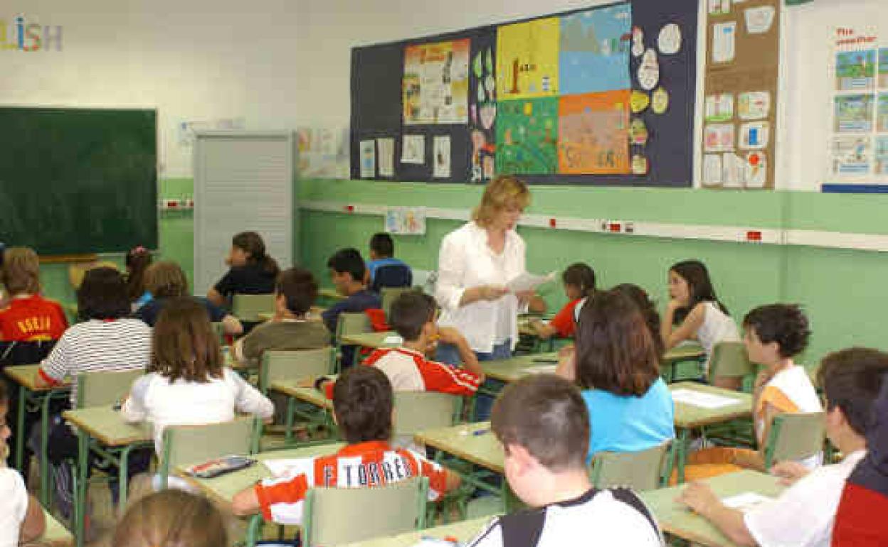 Una porfesora en una clase. 