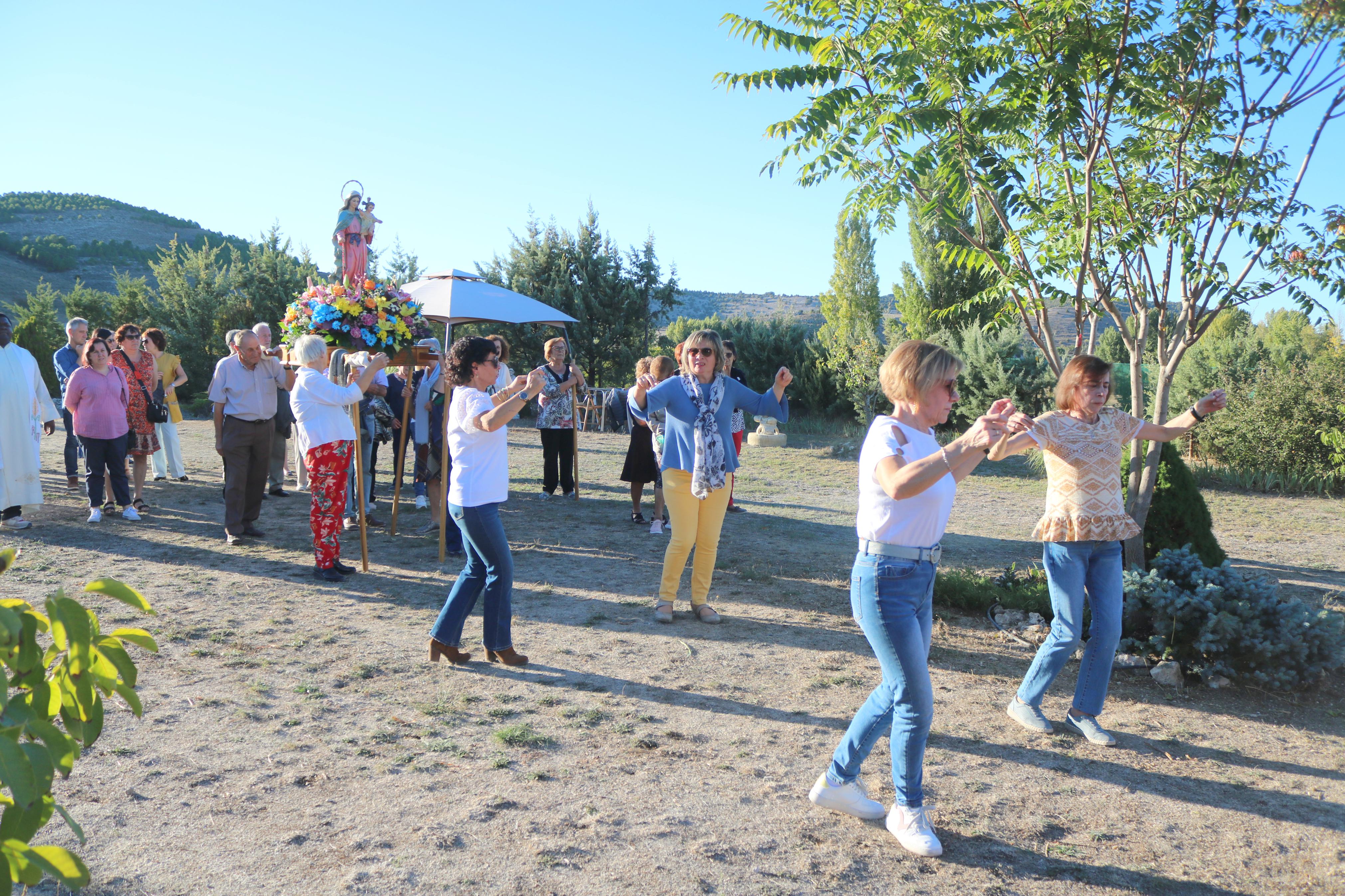 Las Fiestas Patronales tienen su centro en las danzas en honor a la Virgen del Río Franco y la Virgen del Rosario