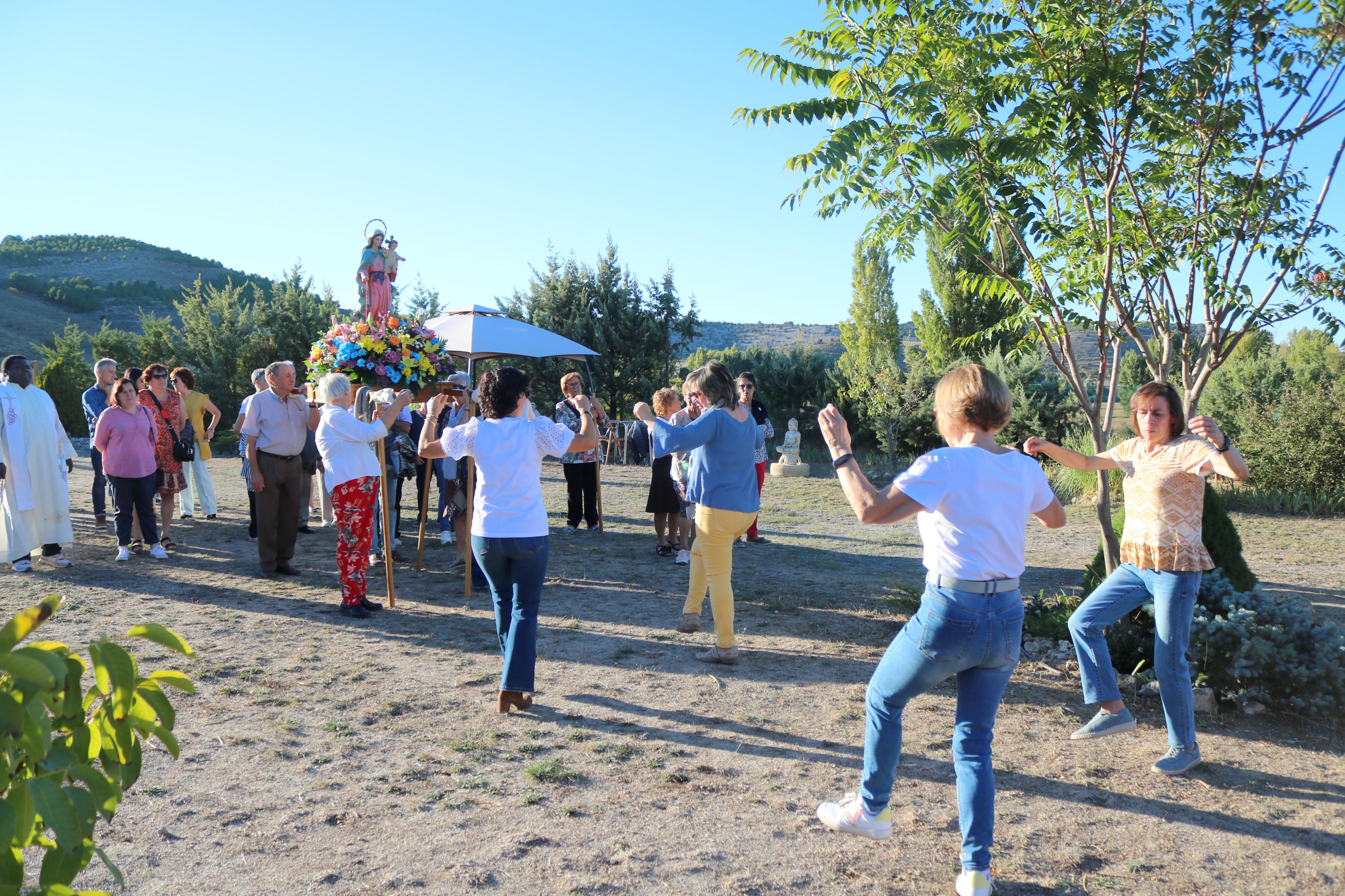 Las Fiestas Patronales tienen su centro en las danzas en honor a la Virgen del Río Franco y la Virgen del Rosario