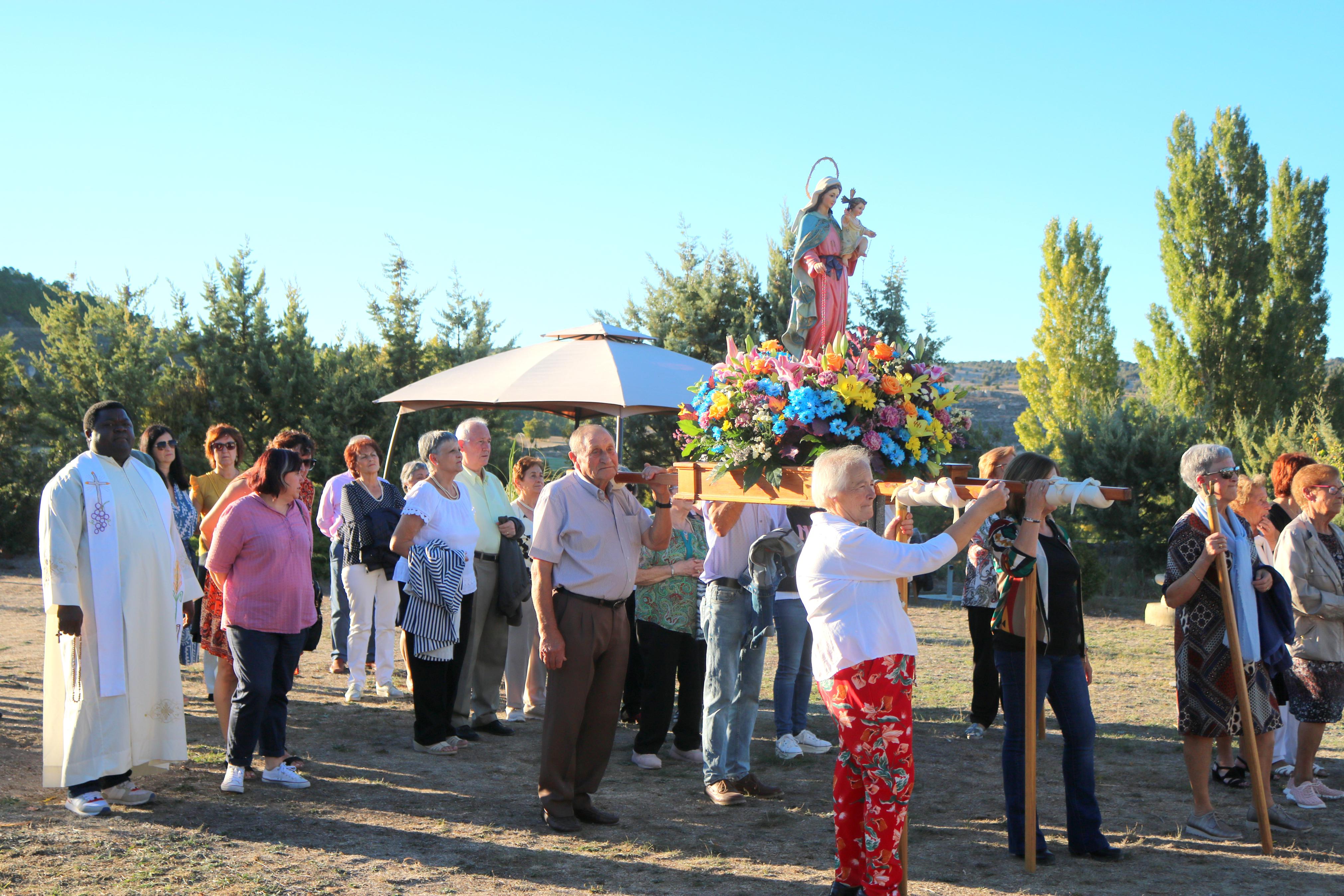 Las Fiestas Patronales tienen su centro en las danzas en honor a la Virgen del Río Franco y la Virgen del Rosario