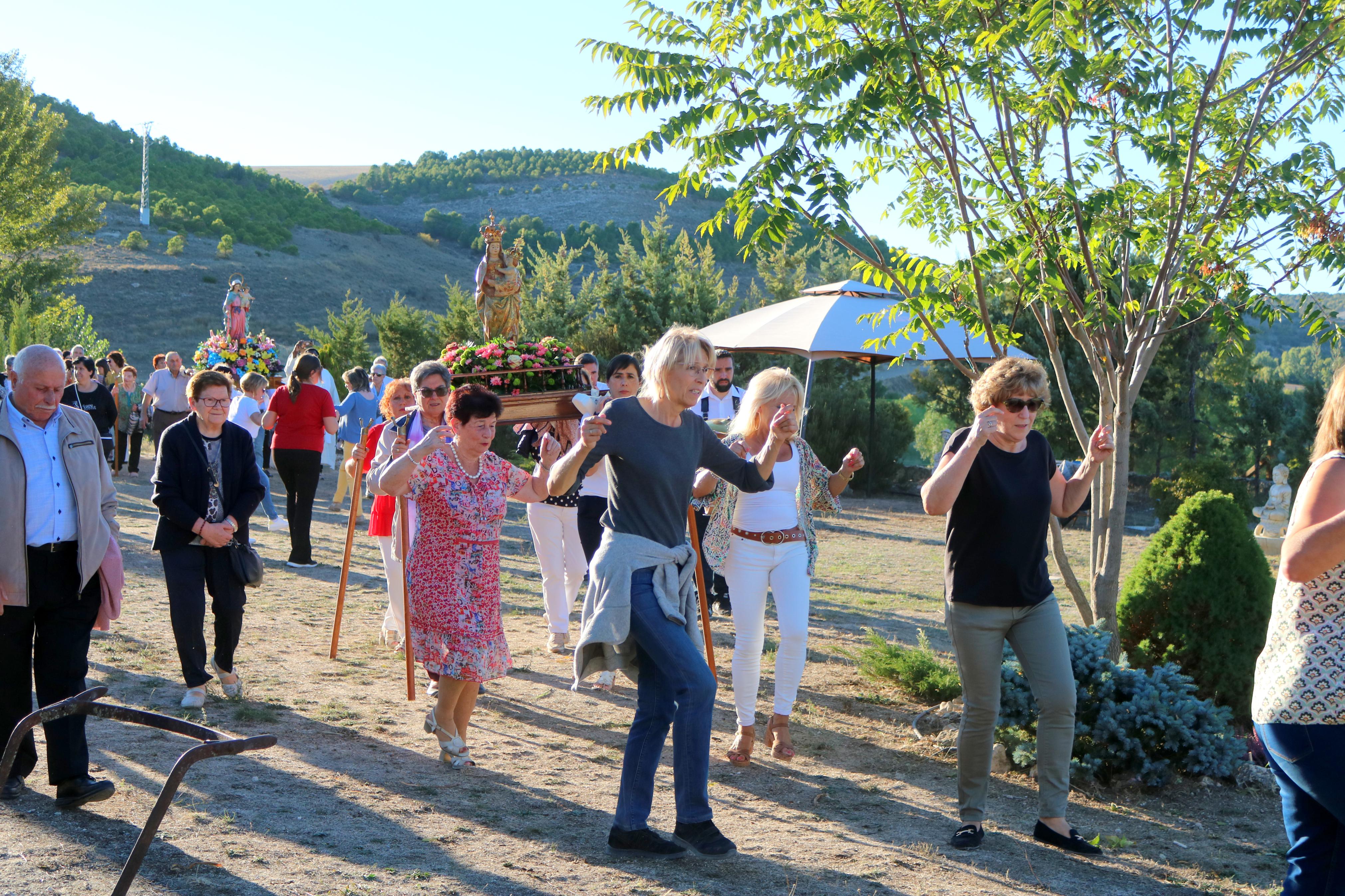 Las Fiestas Patronales tienen su centro en las danzas en honor a la Virgen del Río Franco y la Virgen del Rosario