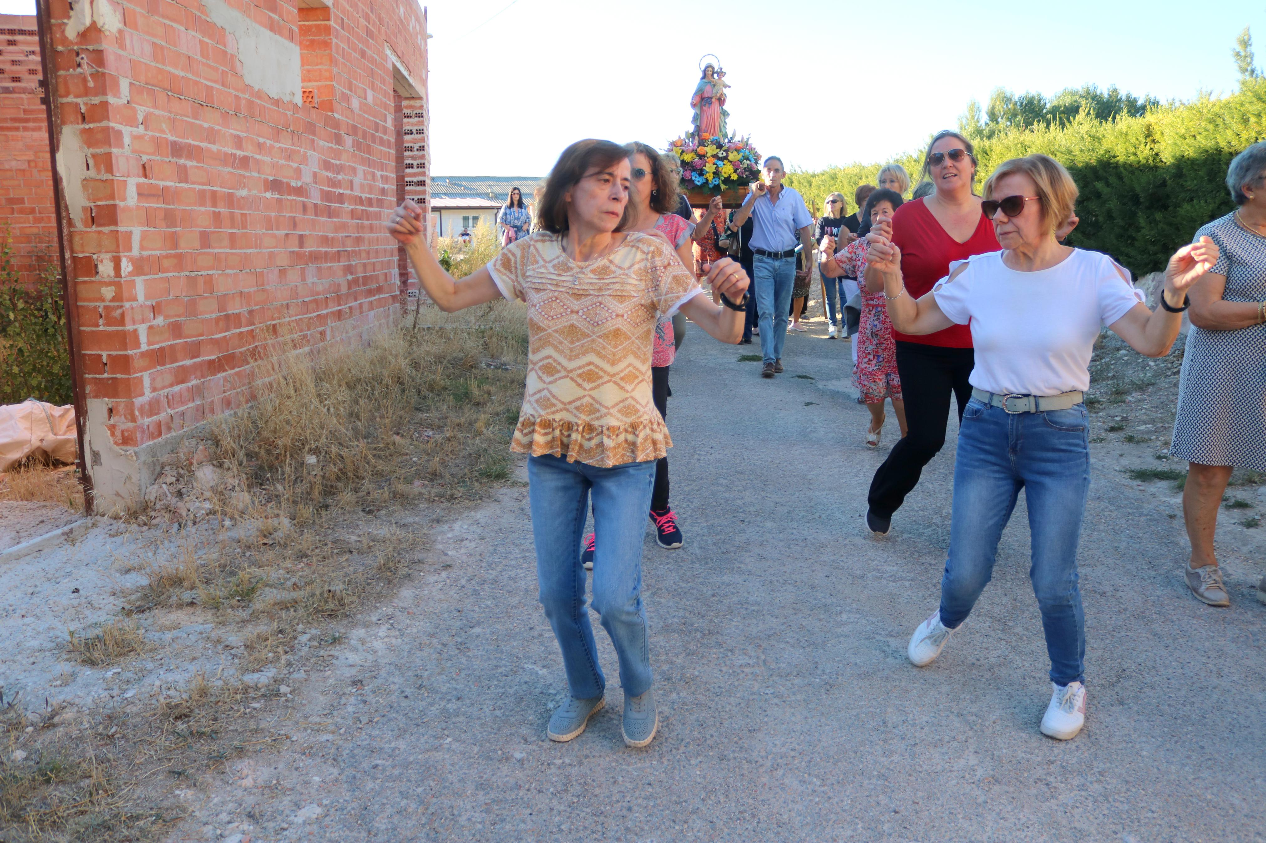 Las Fiestas Patronales tienen su centro en las danzas en honor a la Virgen del Río Franco y la Virgen del Rosario