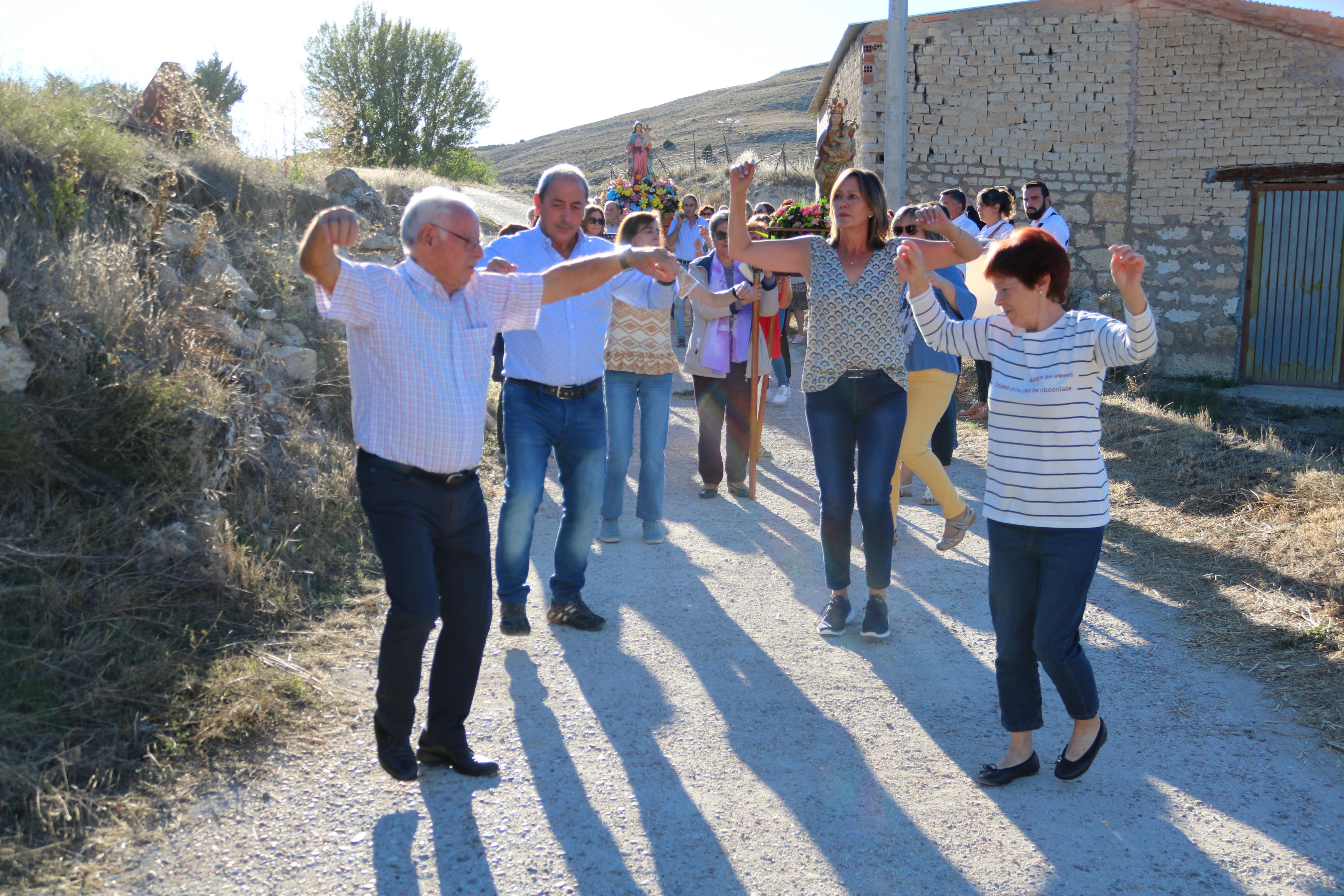 Las Fiestas Patronales tienen su centro en las danzas en honor a la Virgen del Río Franco y la Virgen del Rosario