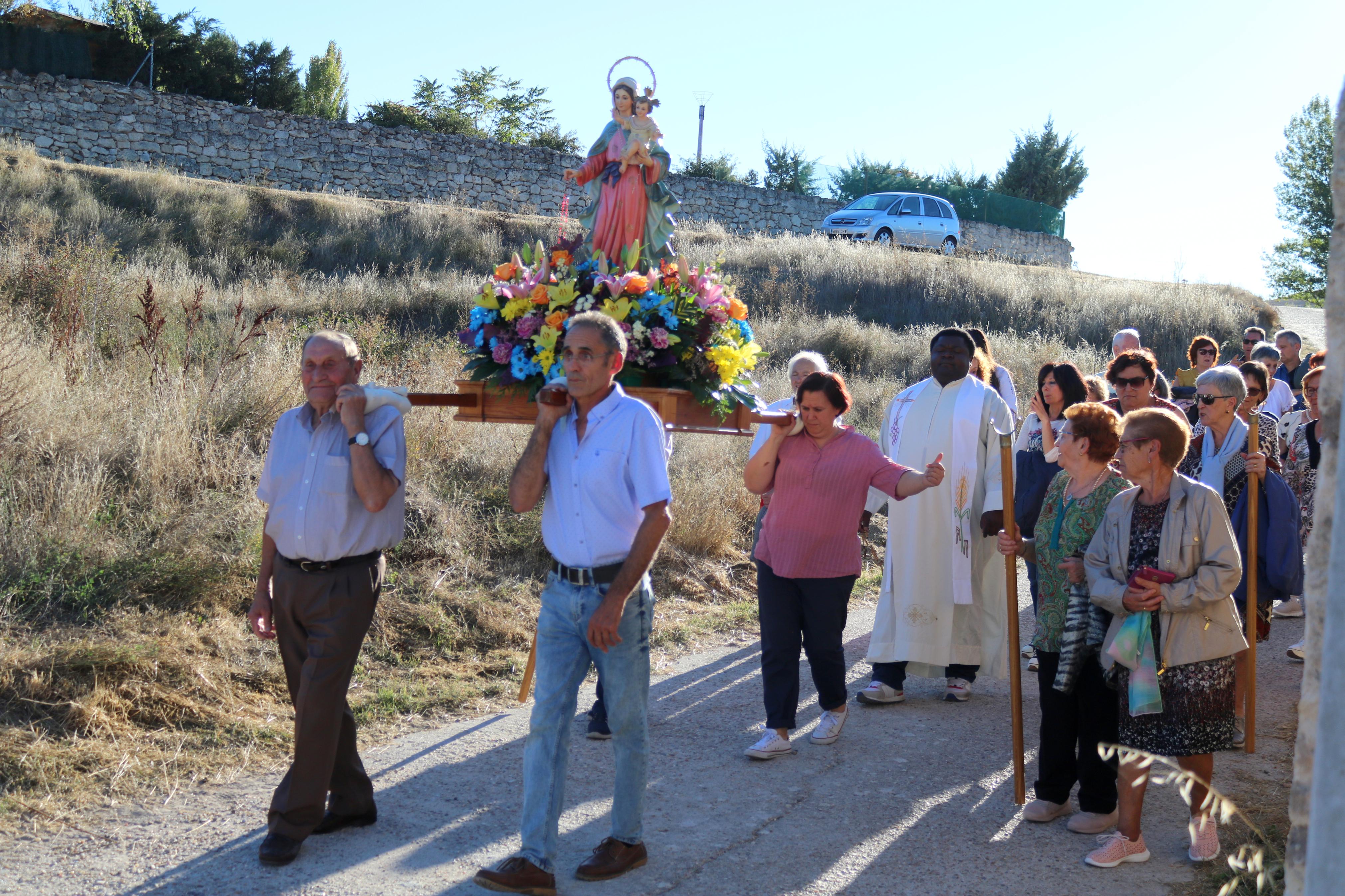 Las Fiestas Patronales tienen su centro en las danzas en honor a la Virgen del Río Franco y la Virgen del Rosario