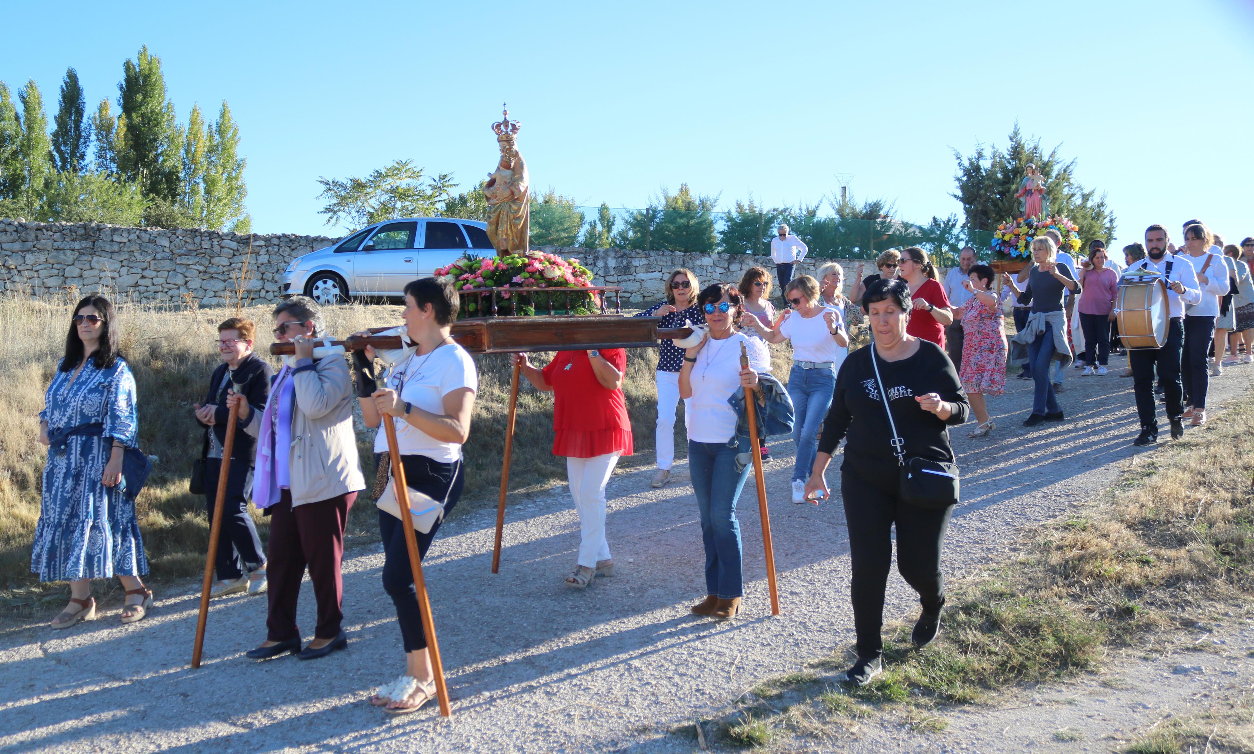 Las Fiestas Patronales tienen su centro en las danzas en honor a la Virgen del Río Franco y la Virgen del Rosario