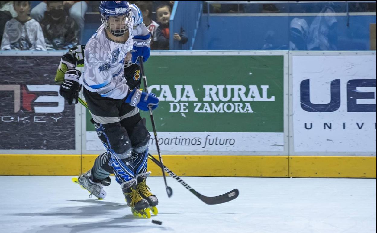 Una acción de un partido entre CPLV y Castellón. 