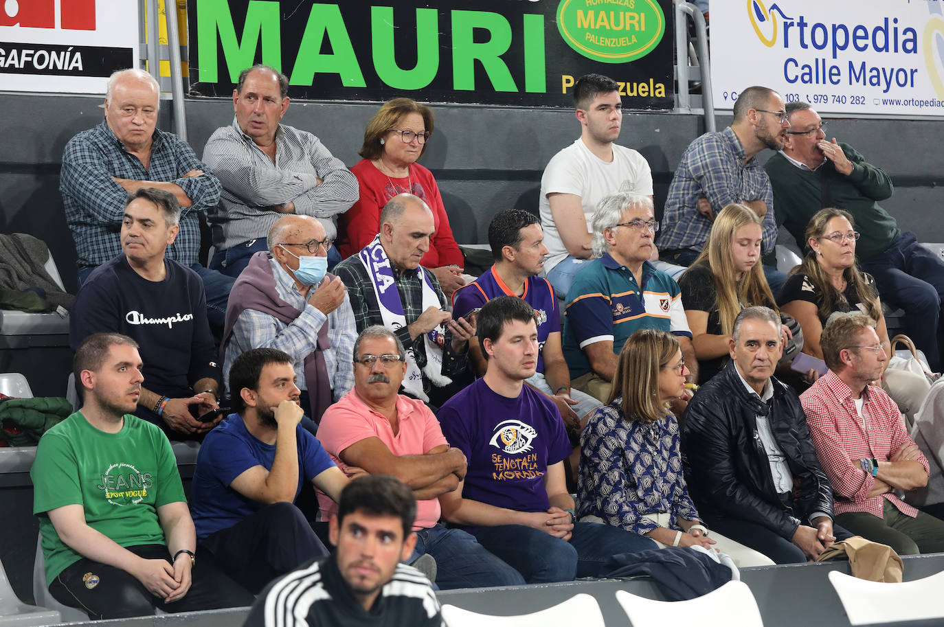 Fotos: La afición del baloncesto responde en el primer partido de Liga