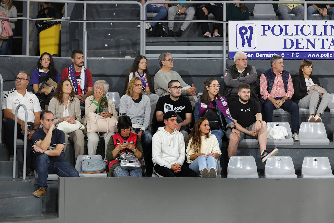 Fotos: La afición del baloncesto responde en el primer partido de Liga