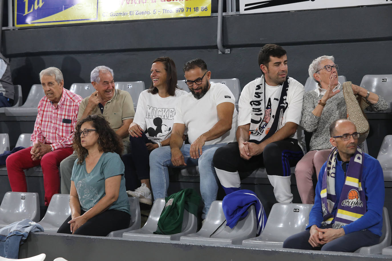 Fotos: La afición del baloncesto responde en el primer partido de Liga