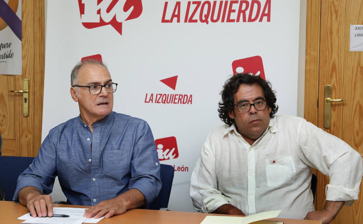 José Manuel Muñoz, a la izquierda, y Juan Antonio Pérez Aragón, este viernes en la presentación del nuevo organigrama. 