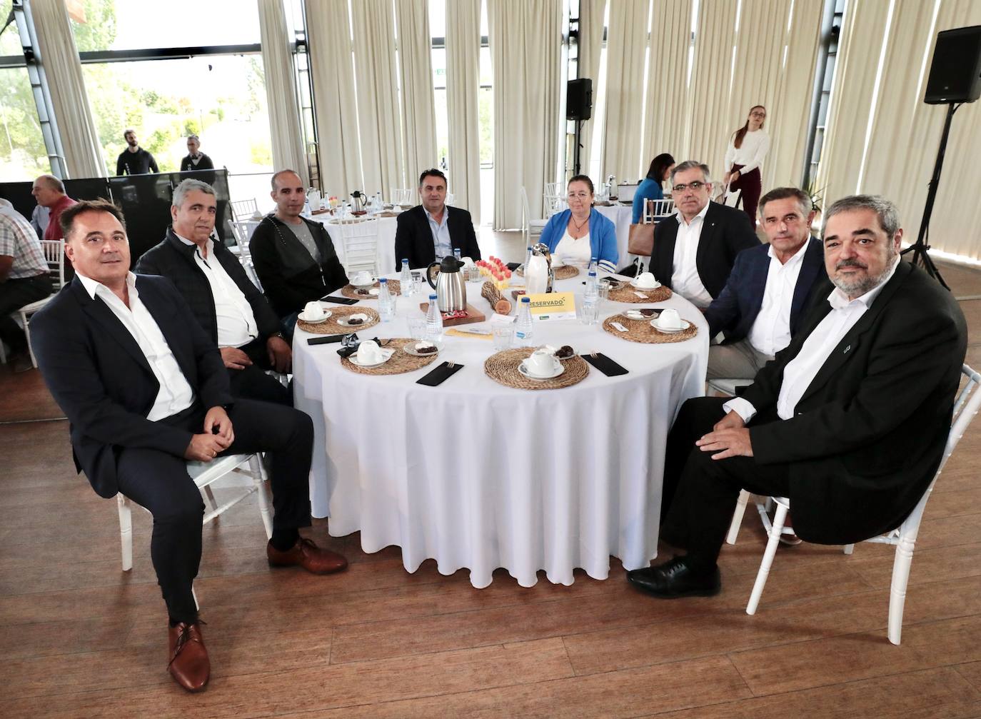 José Luis Domínguez, director general de Acor, junto a otros miembros del equipo rector, en concreto Miguel Ángel del Río, Fernando Gutiérrez, Javier Isidro Prieto, Mari Carmen Calleja, Gustavo Pericardo Rodríguez y Eliseo Veganzones Pesquera (vicepresidente), que compartieron mesa con Carlos Aganzo, director de Relaciones Institucionales de El Norte. 