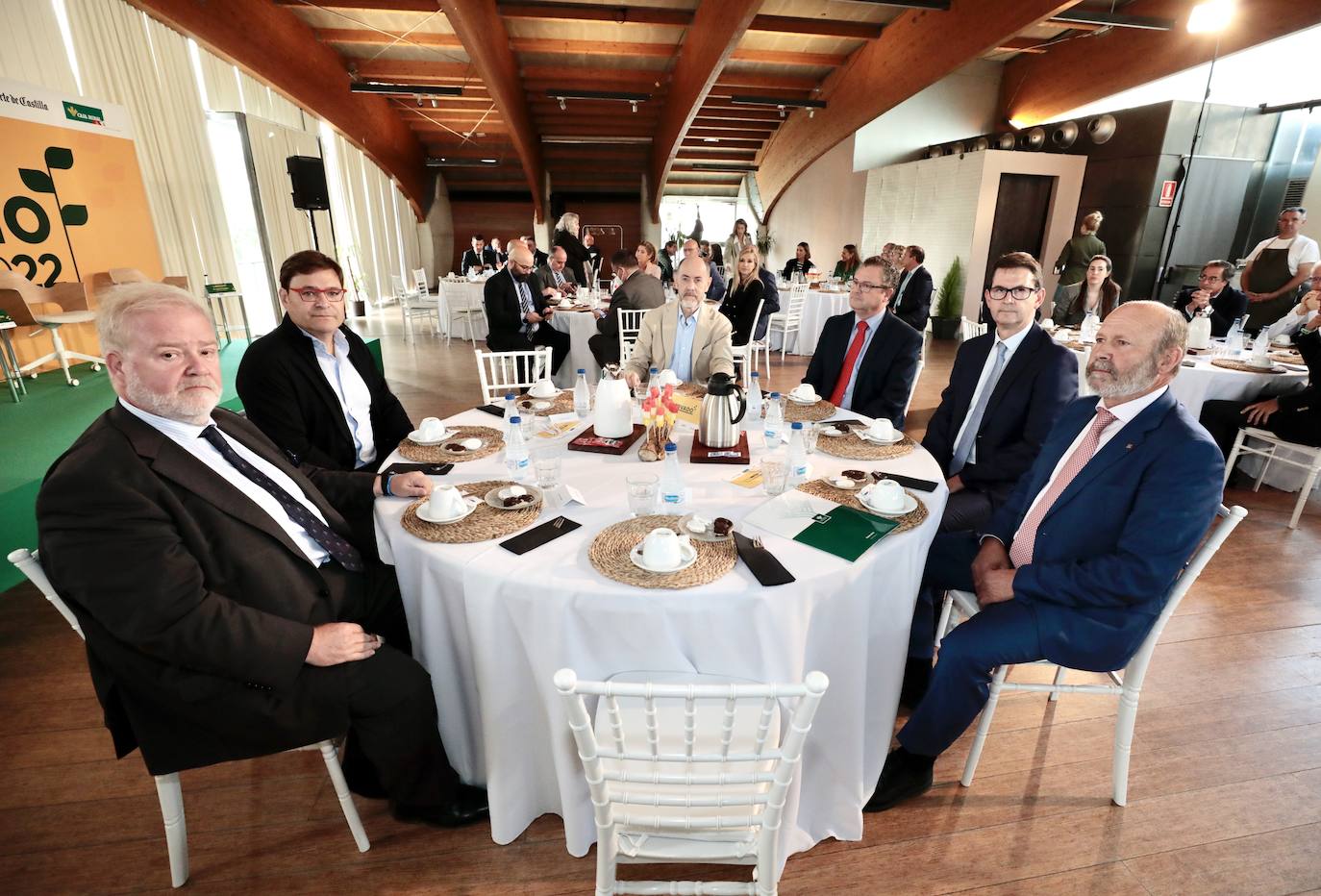 José Luis Garzón, director de Coordinación de Mercados y Sostenibilidad de Caja Rural; José Antonio Asensio, gerente del Consorcio de Ovino; Jesús Posadas, presidente de Acor; Gerardo Dueñas, consejero de Agricultura, Ganadería y Desarrollo Rural de la Junta de Castilla y León; Goyo Ezama, director general de El Norte de Castilla, y Ernesto Moronta, presidente de la Unión de Cajas Rurales de Castilla y León y presidente de Caja Rural de Salamanca.