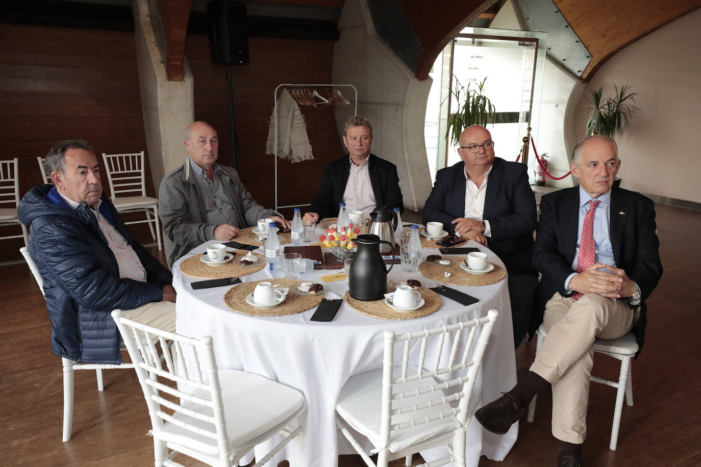 José Antonio del Brío y Fernando Rodríguez, ambos de Cocetra; Honorato Calleja, de Cooperativa Valle de Esgueva; Armando Caballero, de Cocetra, y Jerónimo Lozano, director de Urcacyl. 