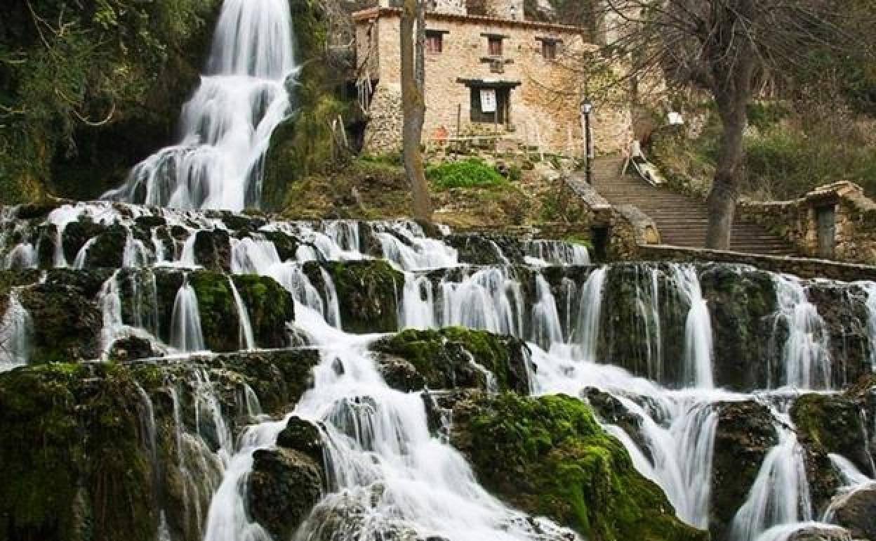 Cascada de Orbaneja del Castillo en Burgos. 