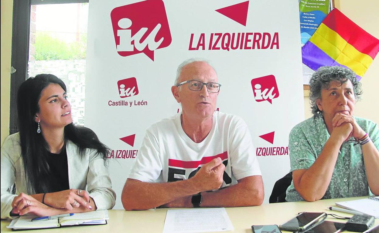 De izquierda a derecha, Lucía Arranz, Miguel Ángel Gómez y Montserrat Sanz, ayer. 