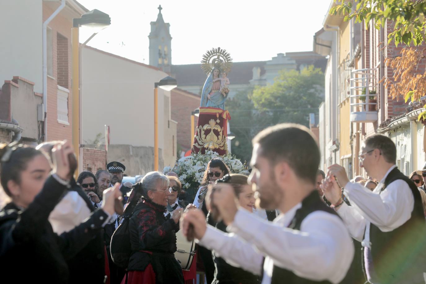 Fotos: El barrio de La Pilarica de Valladolid procesiona a su Virgen en el día del Pilar