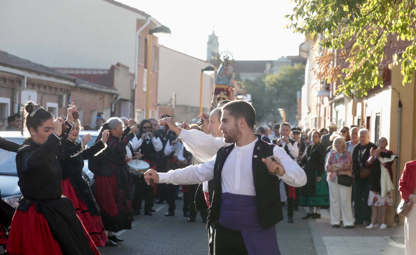 Fotos: El barrio de La Pilarica de Valladolid procesiona a su Virgen en el día del Pilar